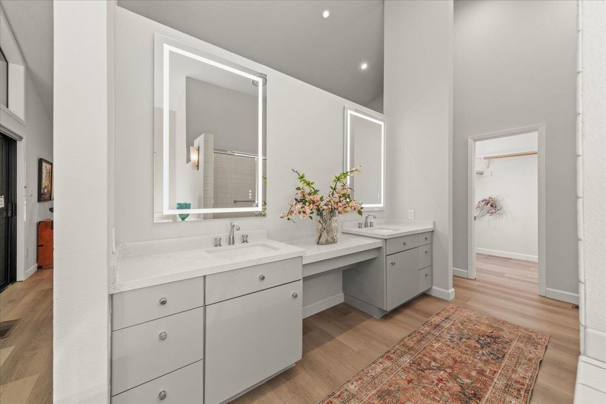 Los Altos Hills, California, 94022, United States, 5 Bedrooms Bedrooms, ,5 BathroomsBathrooms,Residential,For Sale,1907317
