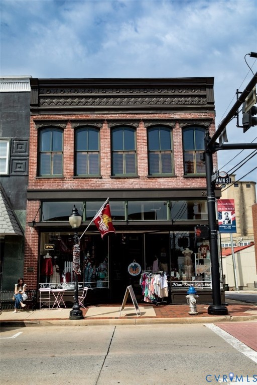 Farmville, Virginia, 23901, United States, 3 Bedrooms Bedrooms, ,3 BathroomsBathrooms,Residential,For Sale,1981150