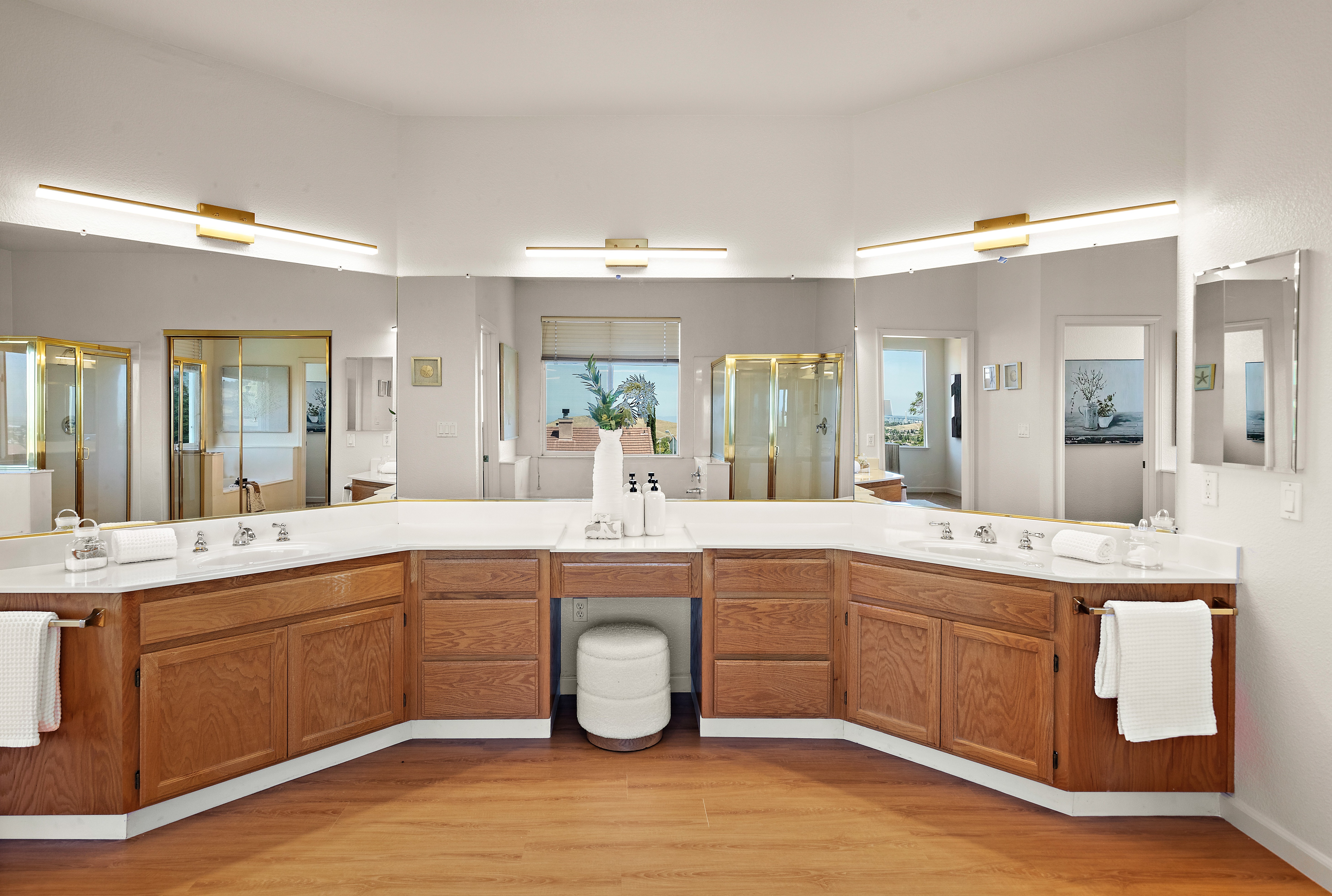  Spacious Heritage Hills Home with a Versatile Layout and Serene Surroundings - 物件實景