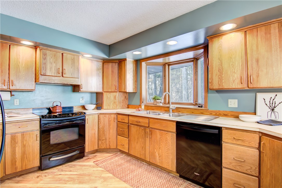 Eau Claire, Wisconsin, 54701, United States, 5 Bedrooms Bedrooms, ,4 BathroomsBathrooms,Residential,For Sale,1841509