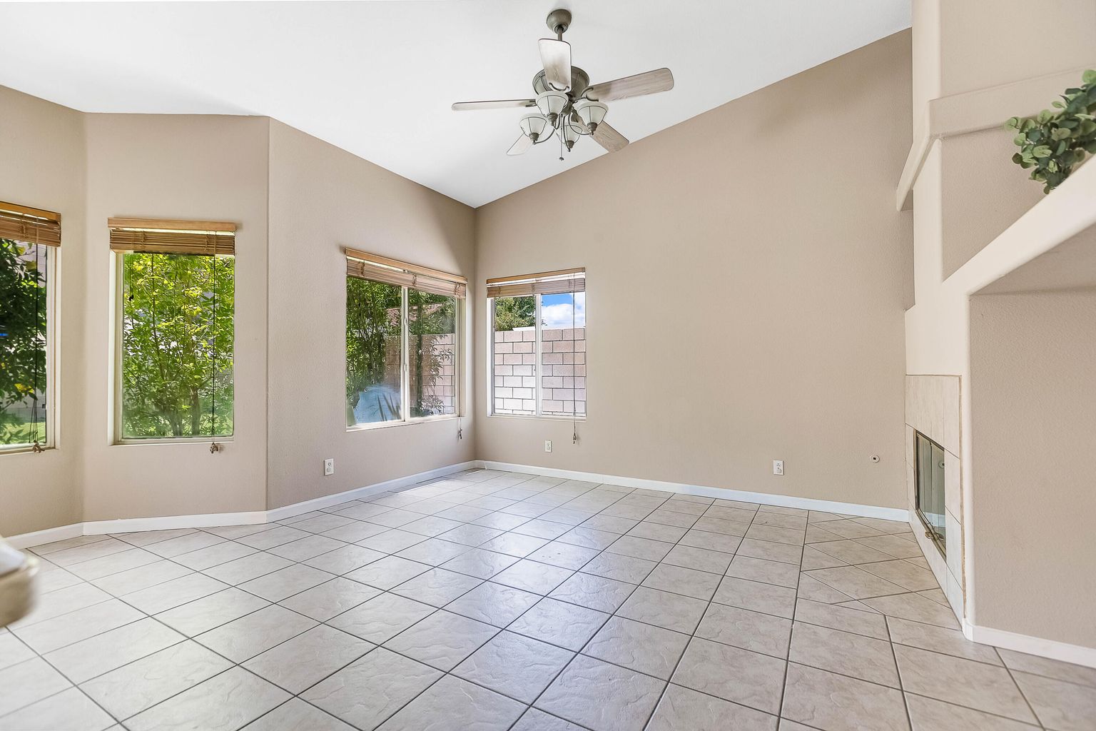La Quinta, California, 92253, United States, 4 Bedrooms Bedrooms, ,2 BathroomsBathrooms,Residential,For Sale,1921262