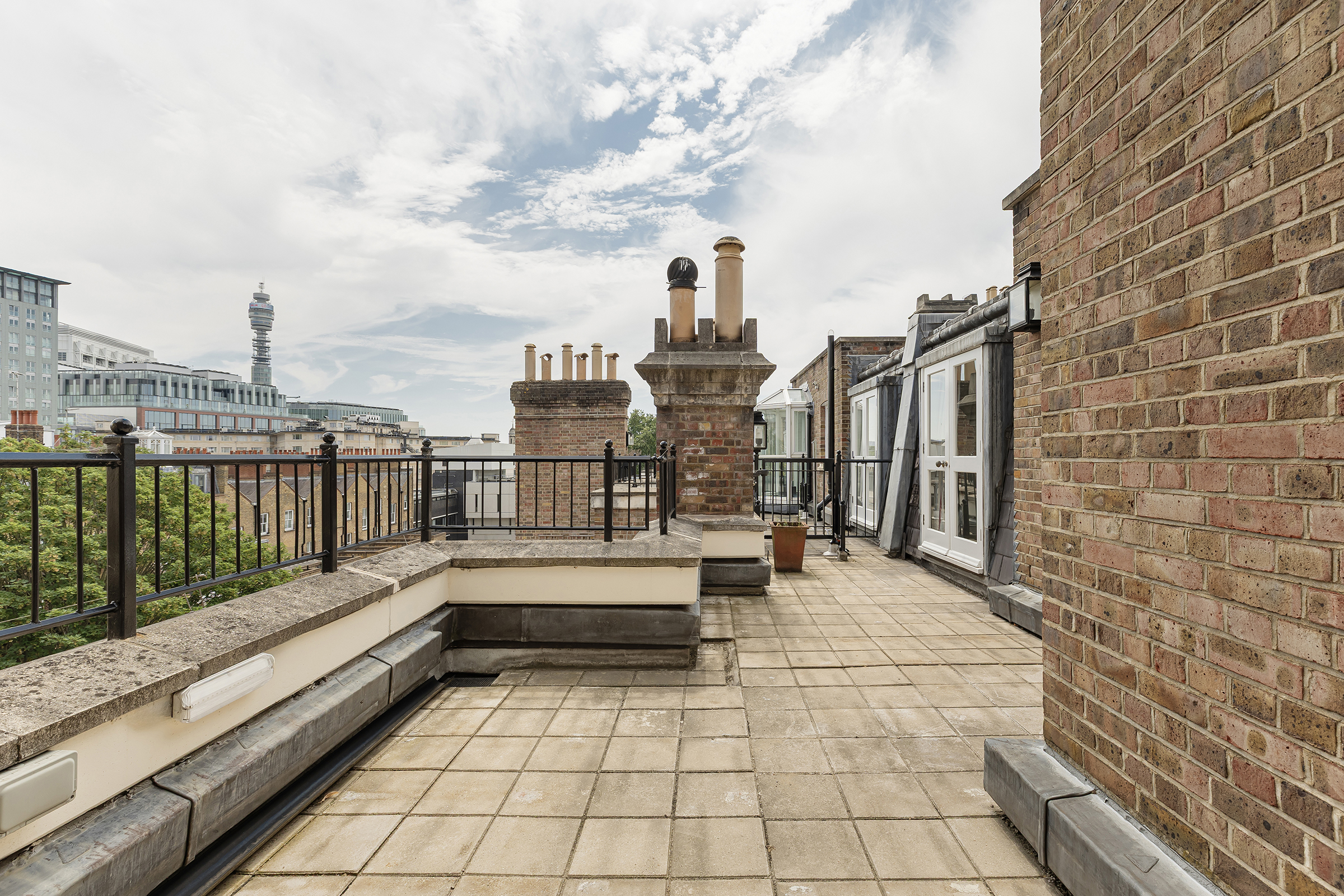  A Grand Triplex Apartment Overlooking Regent