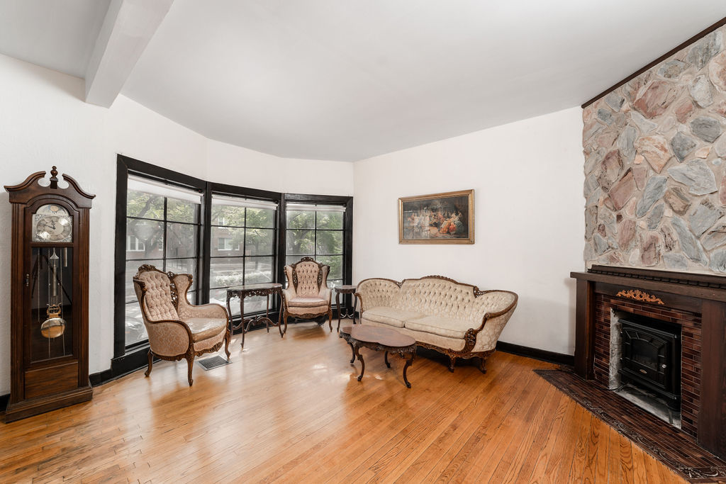 Chicago, Illinois, 60613, United States, 5 Bedrooms Bedrooms, ,4 BathroomsBathrooms,Residential,For Sale,1856737