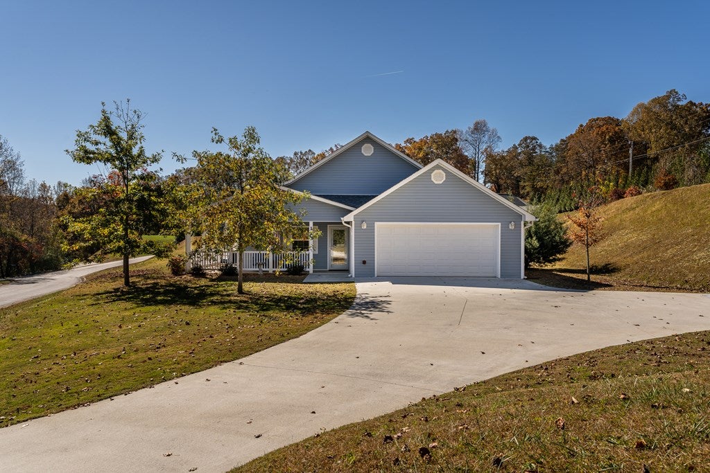 Blue Ridge, Georgia, 30513, United States, 3 Bedrooms Bedrooms, ,2 BathroomsBathrooms,Residential,For Sale,1987936