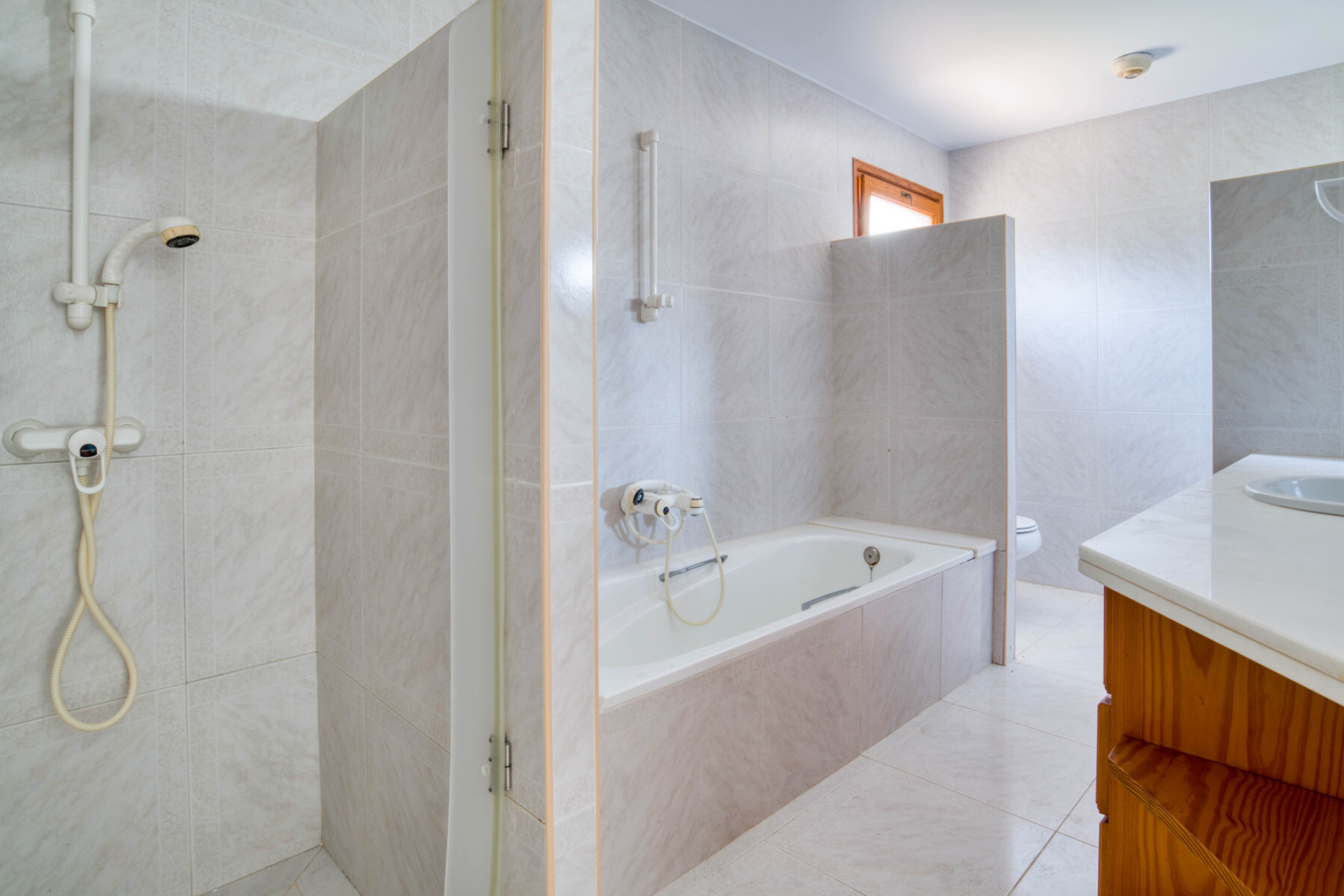  Property with charm and potential with sea and mountain views, Tamariu - 物件實景
