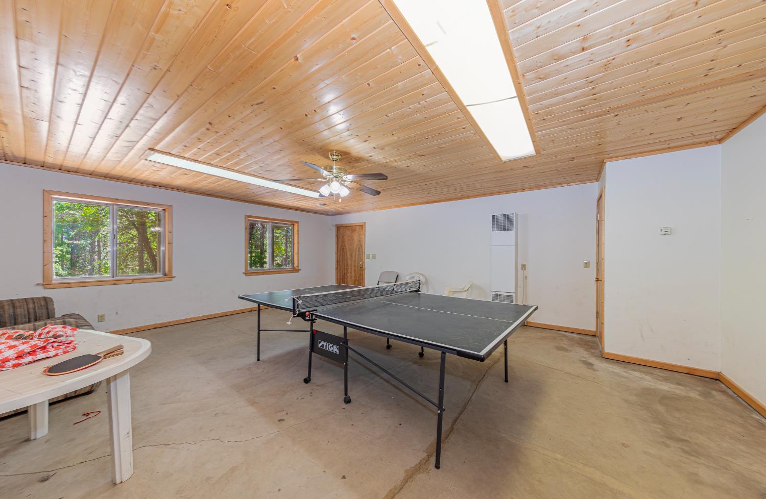 Yosemite, California, 95389, United States, 5 Bedrooms Bedrooms, ,4 BathroomsBathrooms,Residential,For Sale,1975650