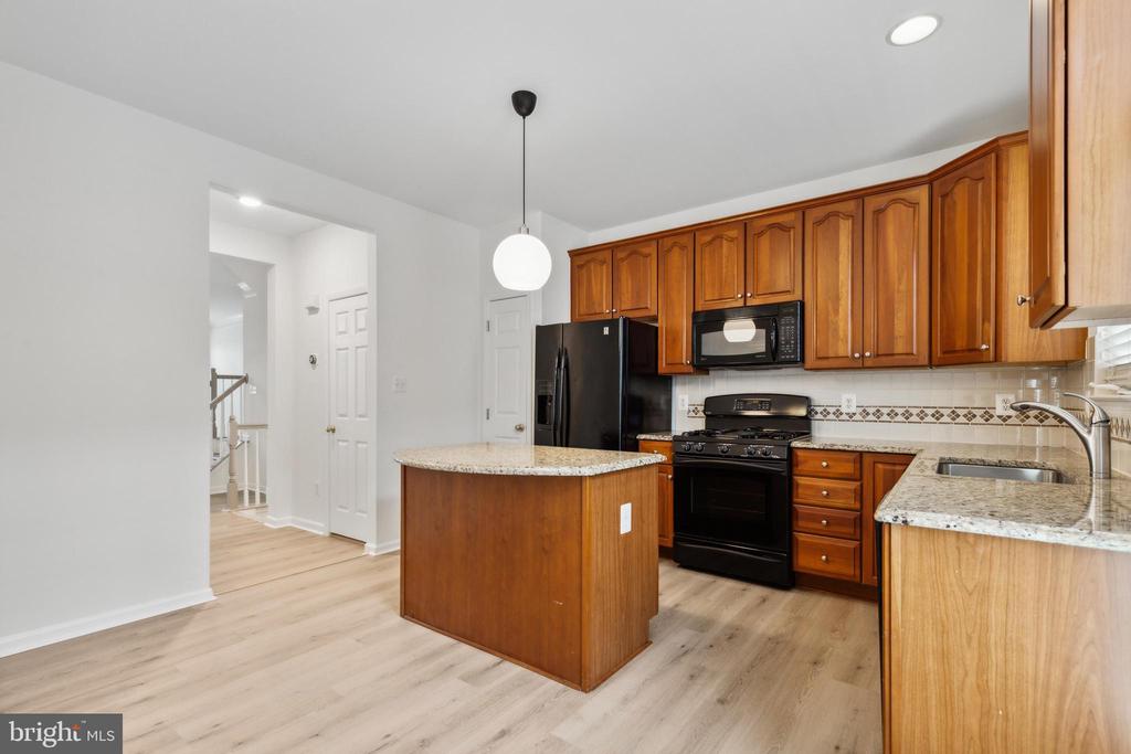 Chantilly, Virginia, 20152, United States, 3 Bedrooms Bedrooms, ,4 BathroomsBathrooms,Residential,For Sale,1942901