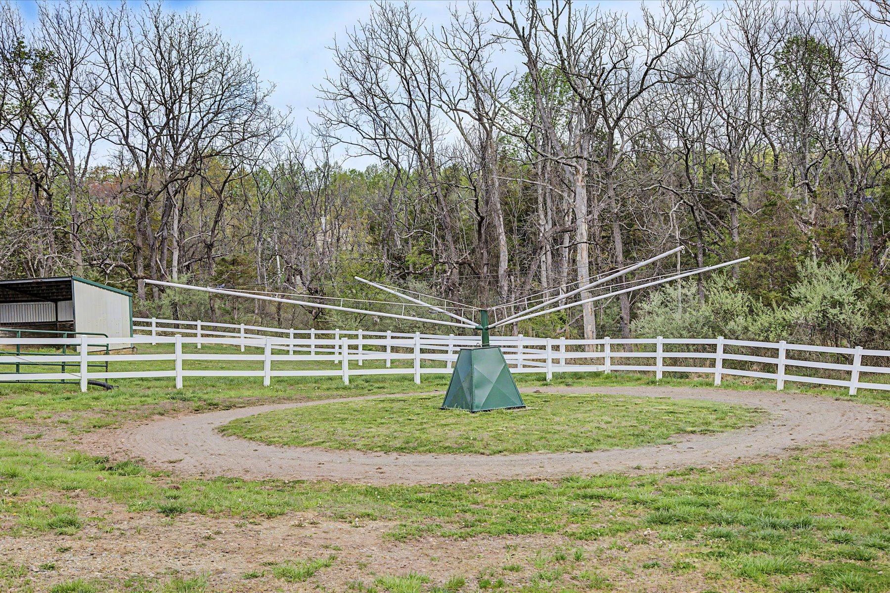  Well Maintained Colonial Home with Exceptional Equestrian Property - 物件實景