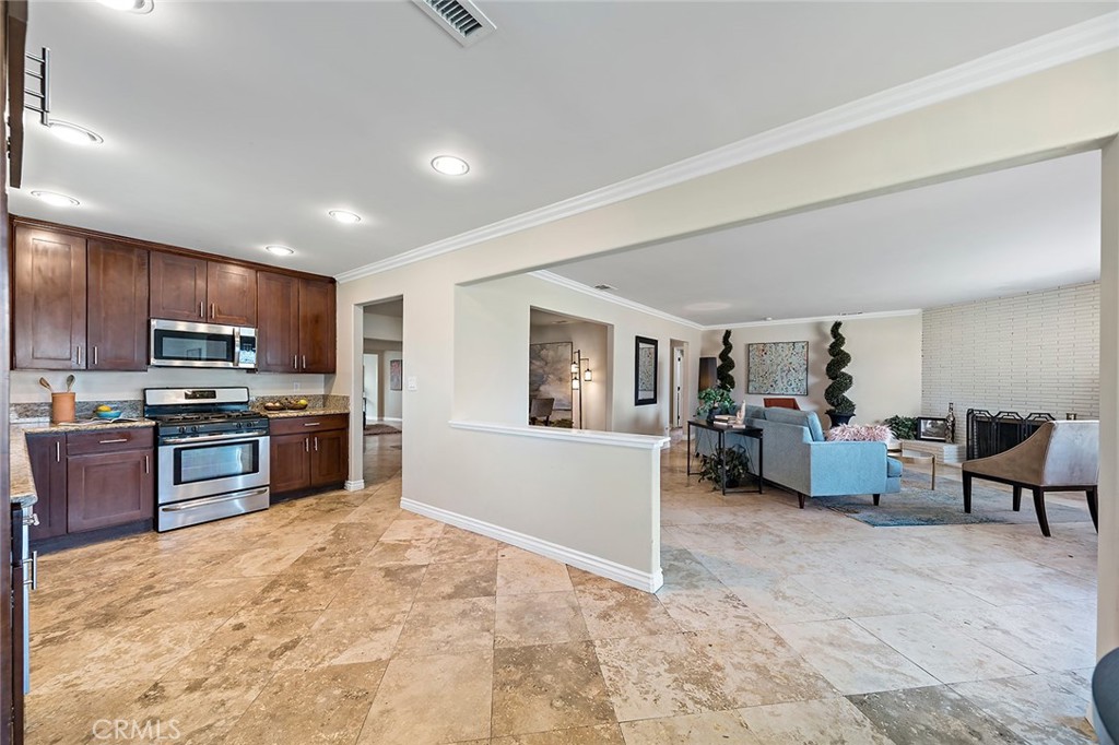 Rialto, California, 92377, United States, 4 Bedrooms Bedrooms, ,2 BathroomsBathrooms,Residential,For Sale,1899973