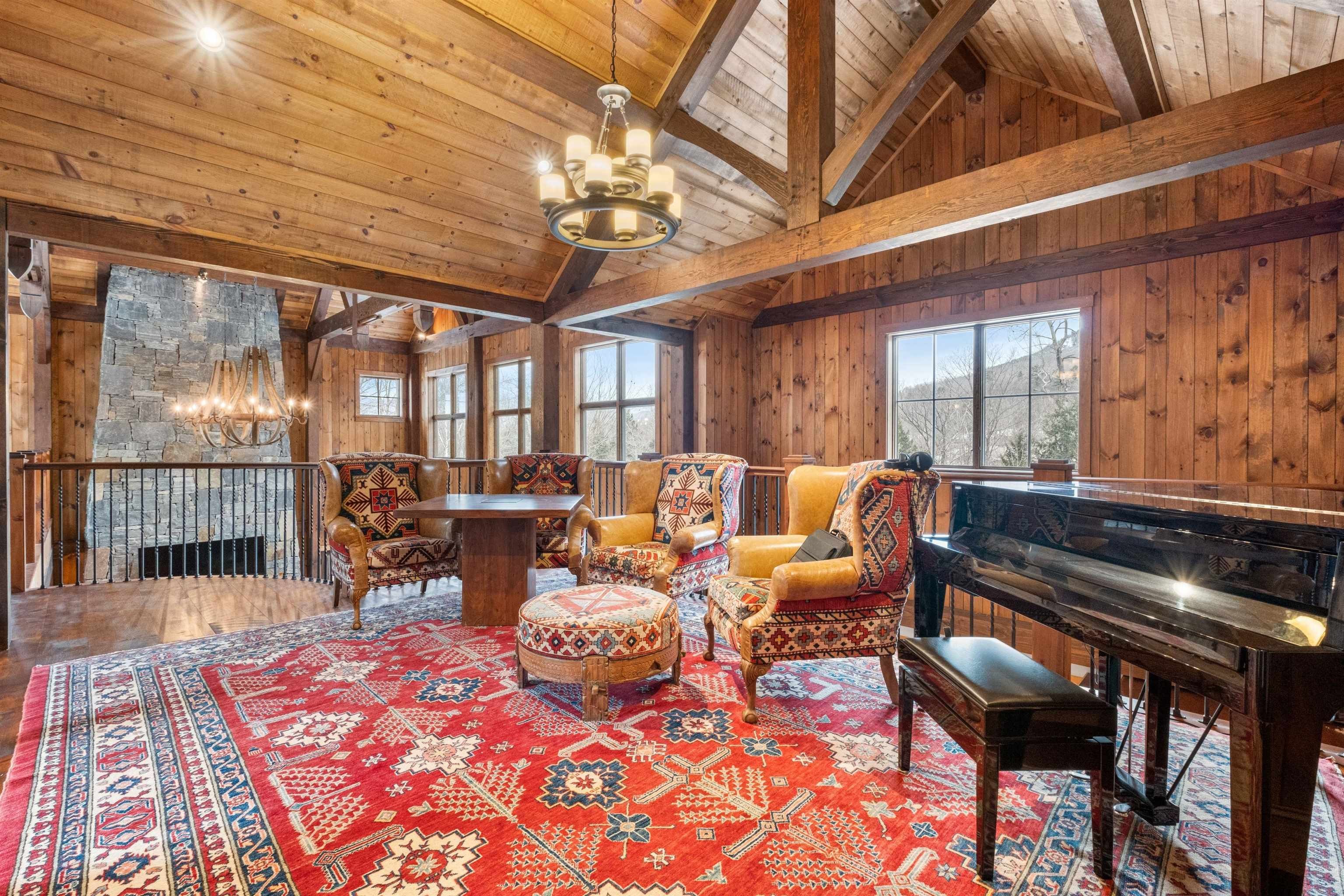 Lincoln, New Hampshire, 03251, United States, 7 Bedrooms Bedrooms, ,4 BathroomsBathrooms,Residential,For Sale,1983511