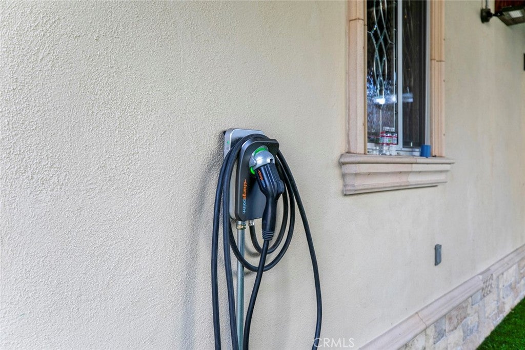 Glendale, California, 91201, United States, 4 Bedrooms Bedrooms, ,5 BathroomsBathrooms,Residential,For Sale,1969452