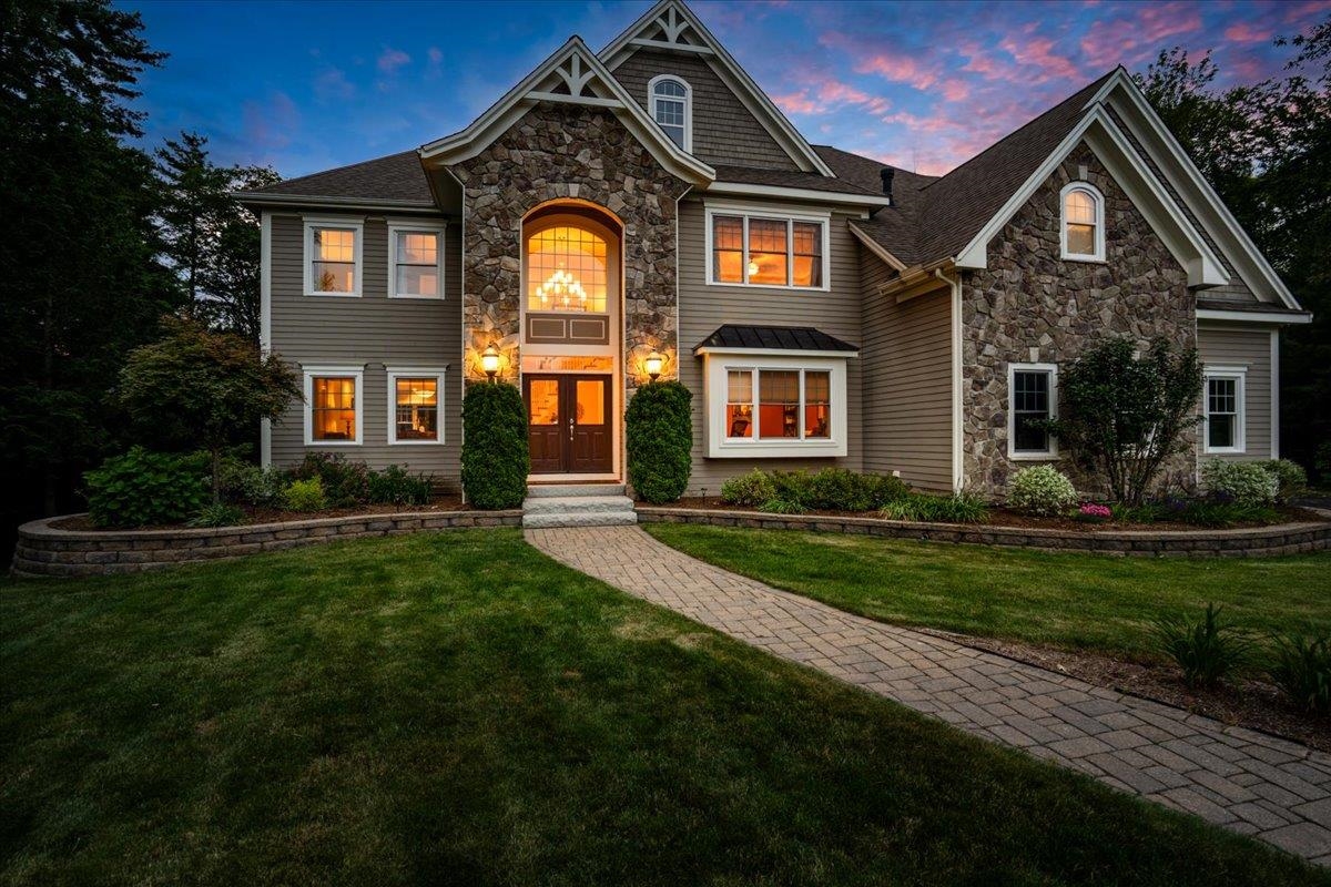 Bedford, New Hampshire, 03110, United States, 4 Bedrooms Bedrooms, ,5 BathroomsBathrooms,Residential,For Sale,1865787