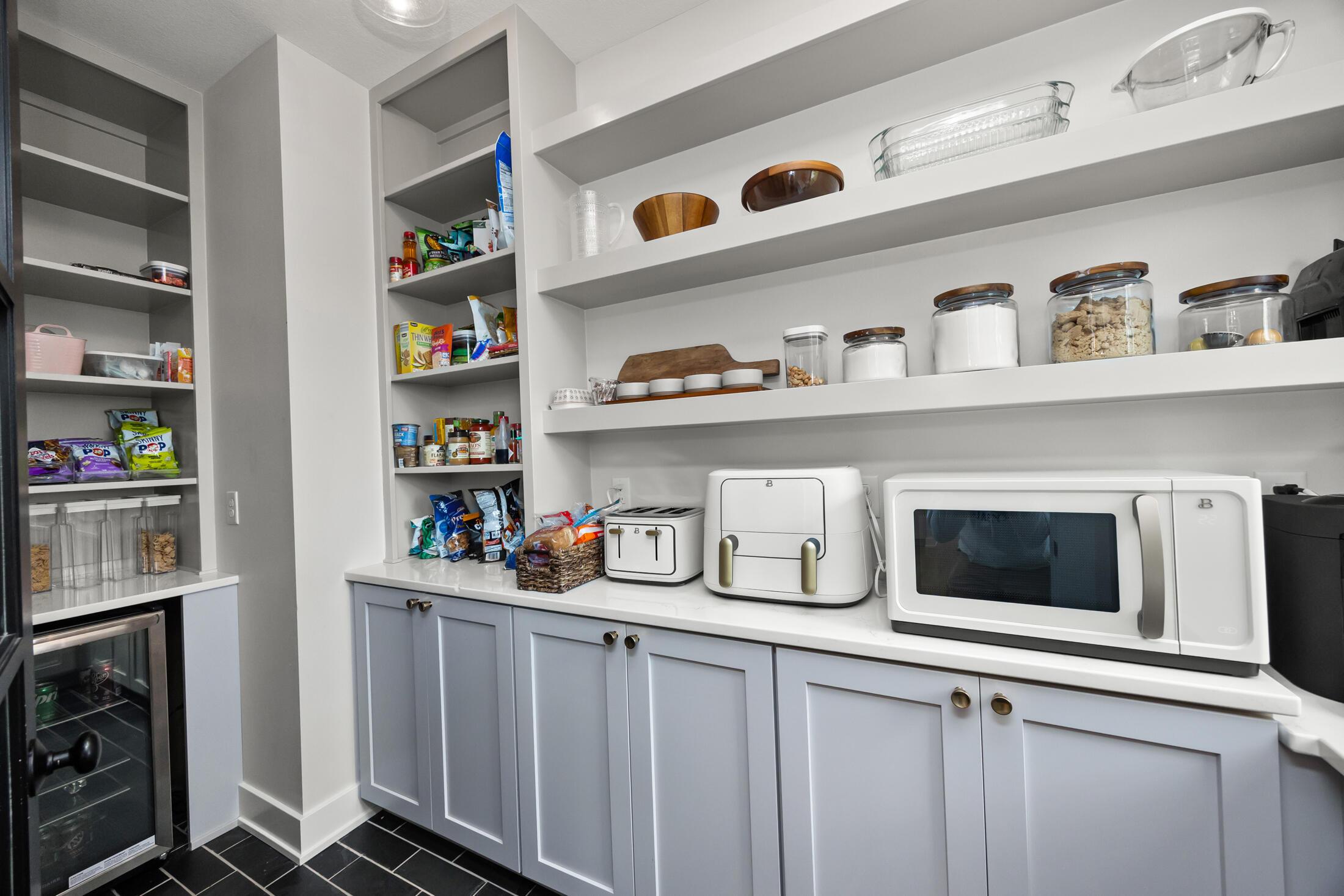 Madrid, Iowa, 50156, United States, 6 Bedrooms Bedrooms, ,5 BathroomsBathrooms,Residential,For Sale,1974254