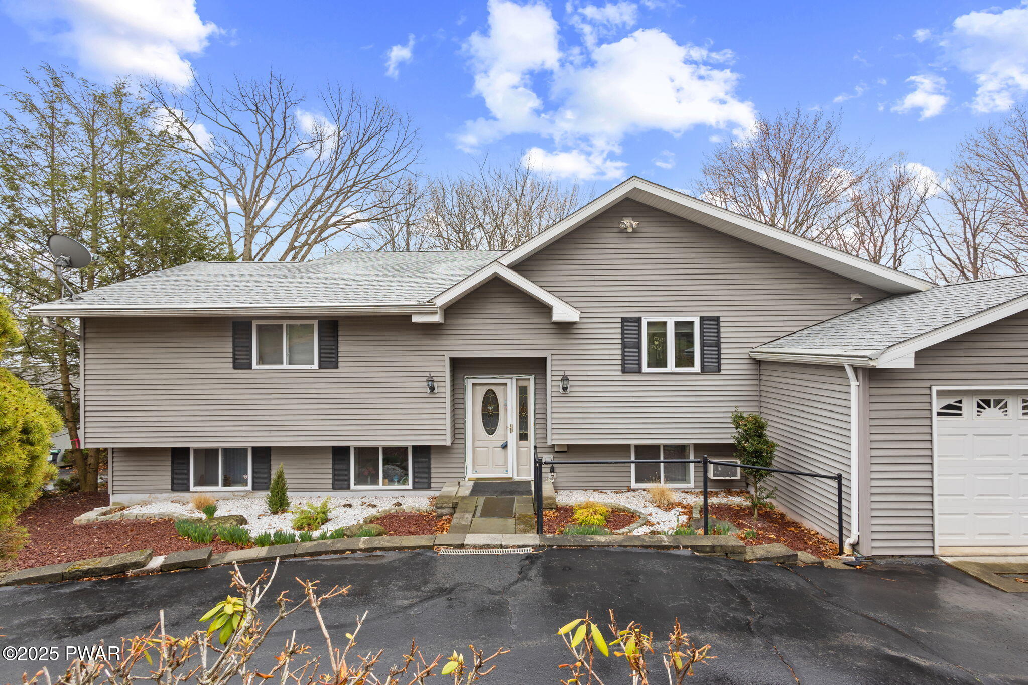 Lakeville, Pennsylvania, 18438, United States, 3 Bedrooms Bedrooms, ,3 BathroomsBathrooms,Residential,For Sale,1765507