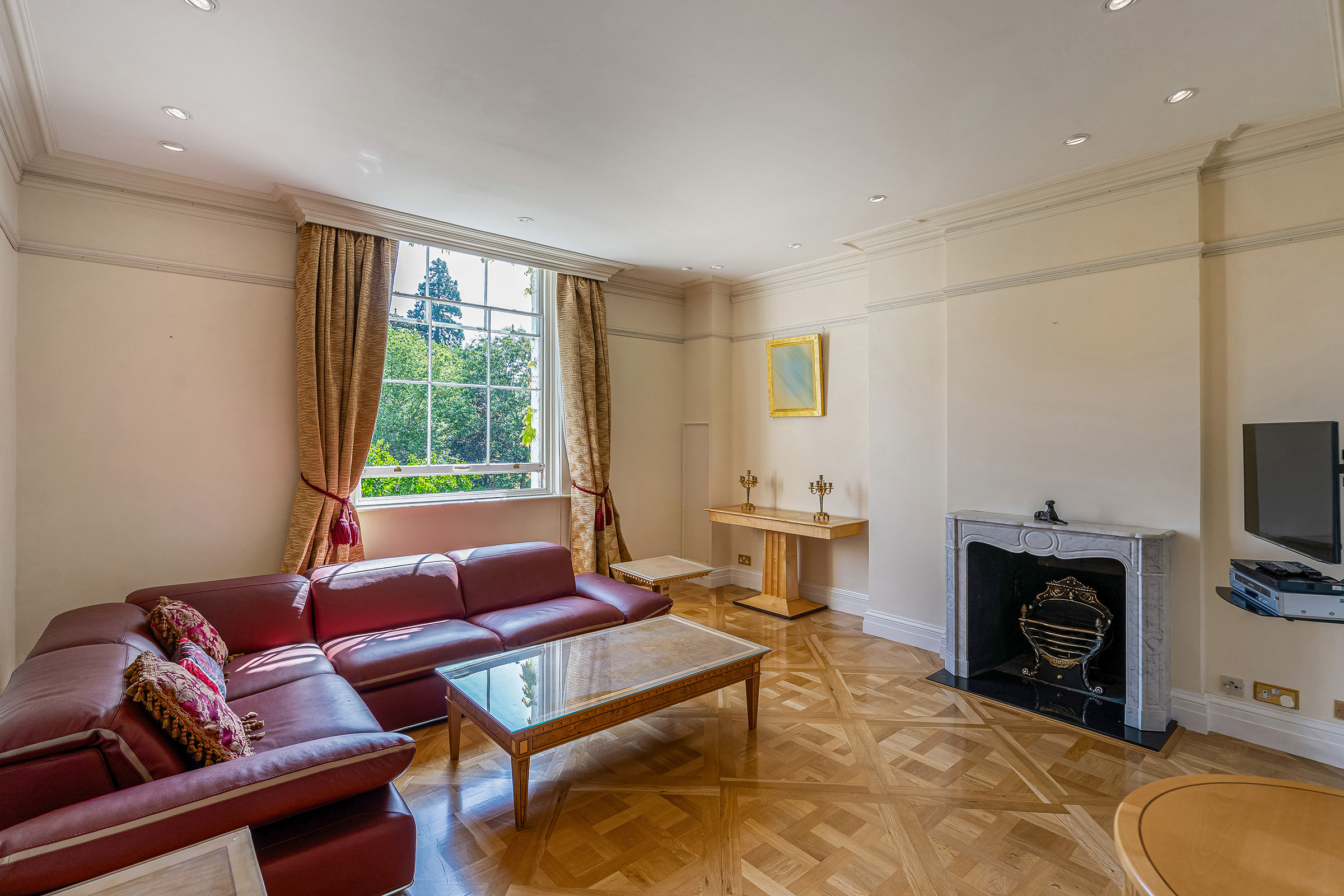  Burwood Park, Walton on Thames, Surrey - 物件實景