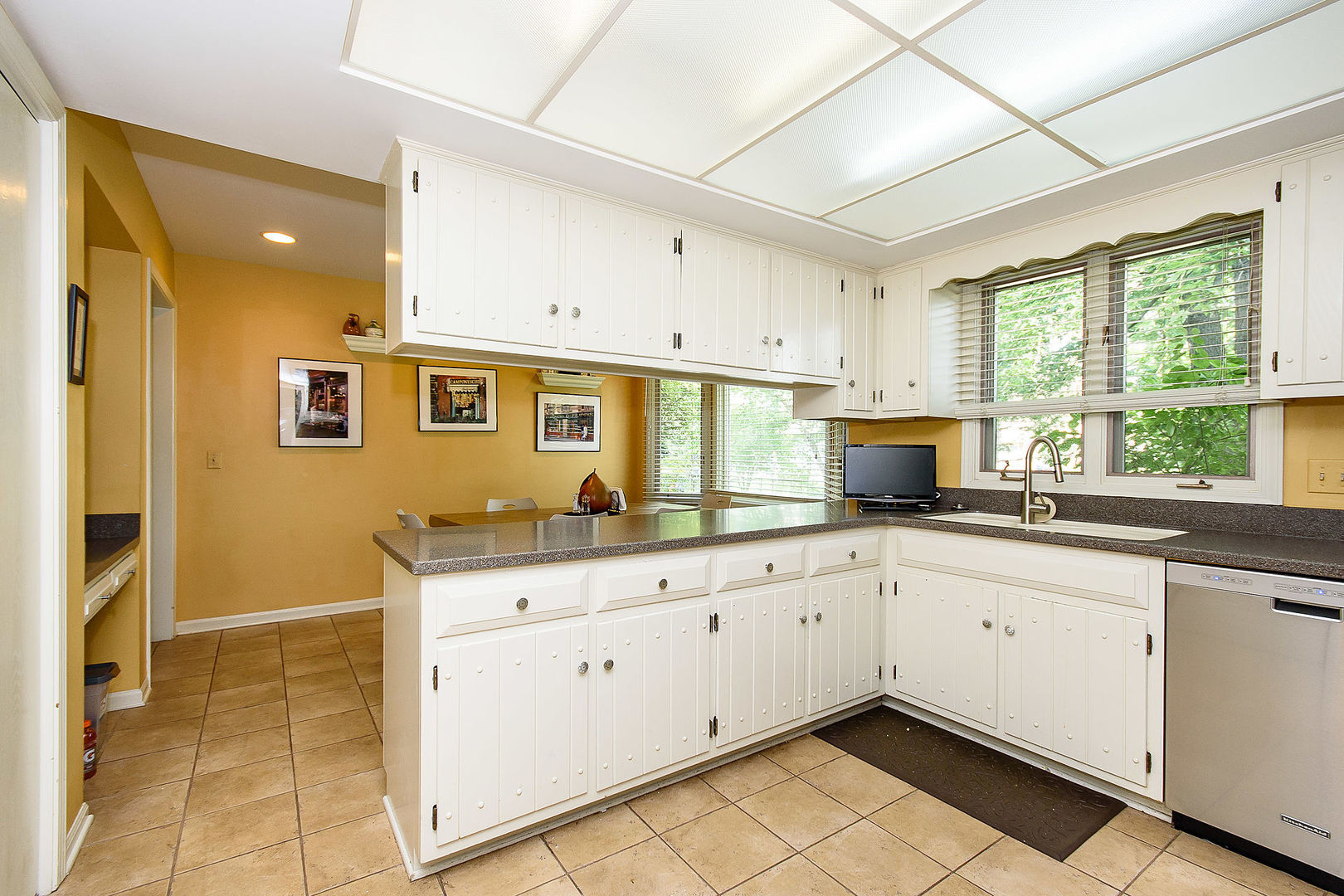 Deerfield, Illinois, 60015, United States, 4 Bedrooms Bedrooms, ,3 BathroomsBathrooms,Residential,For Sale,1866980