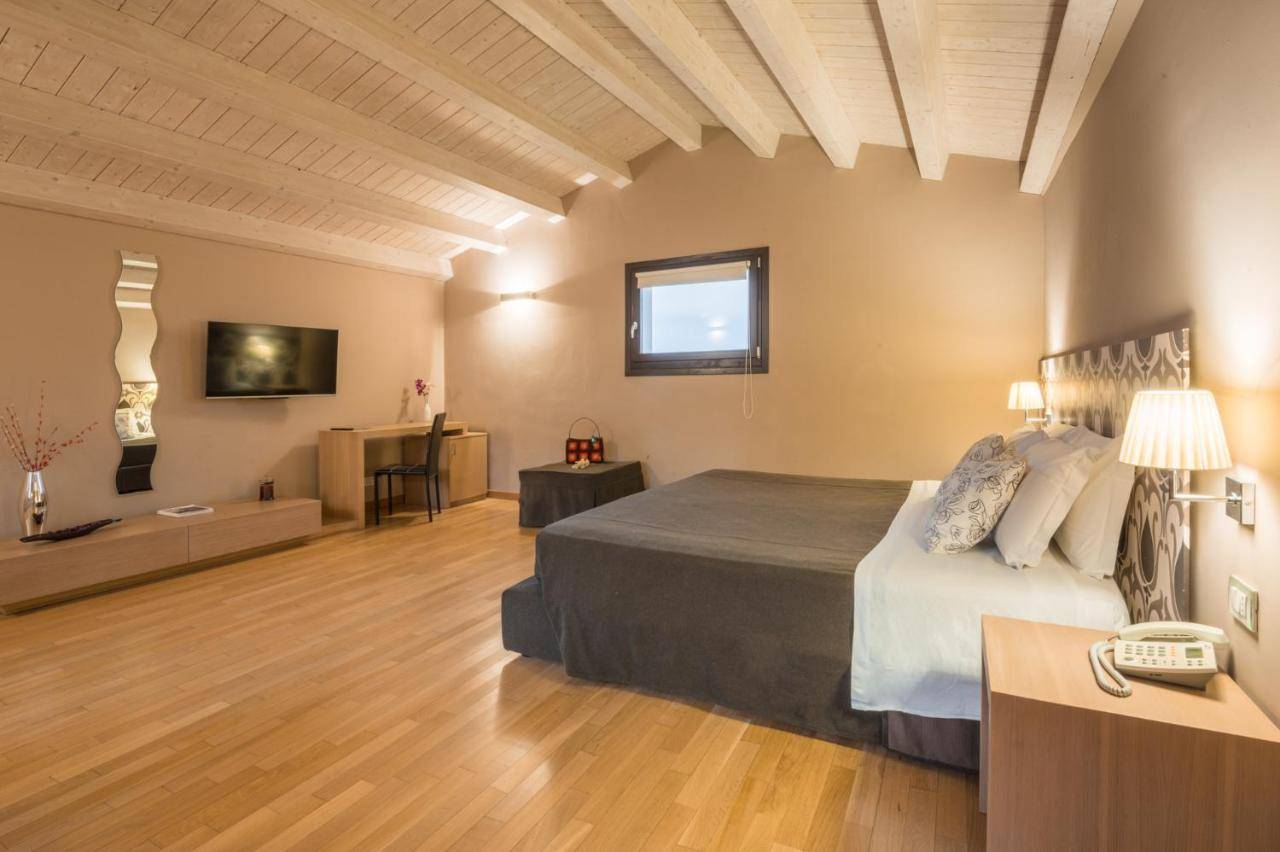 Ragusa, Ragusa, 97100, IT, 11 Bedrooms Bedrooms, ,11 BathroomsBathrooms,Residential,For Sale,1687176