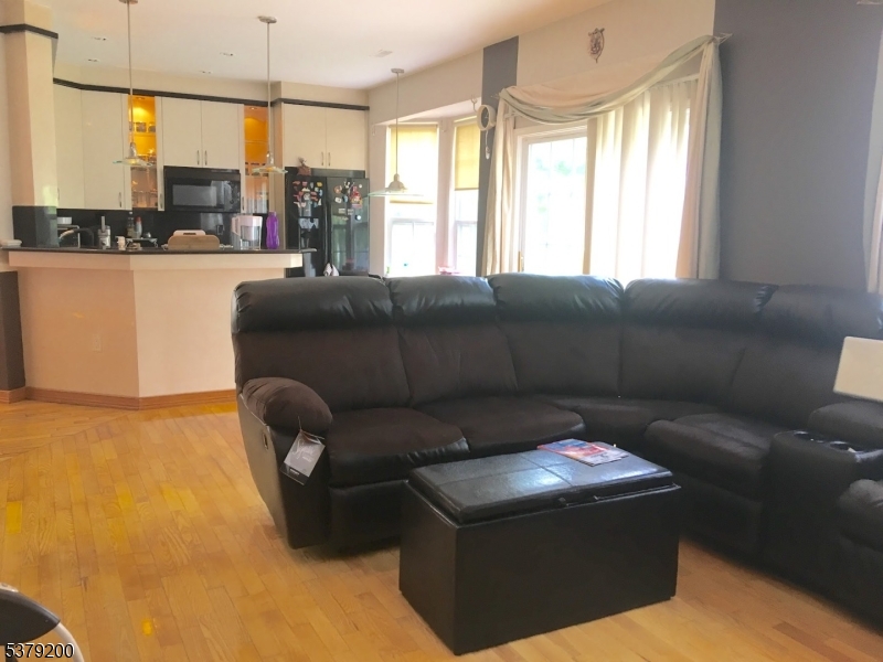 Marlboro Twp., New Jersey, 07751, United States, 3 Bedrooms Bedrooms, ,3 BathroomsBathrooms,Residential,For Sale,1919830