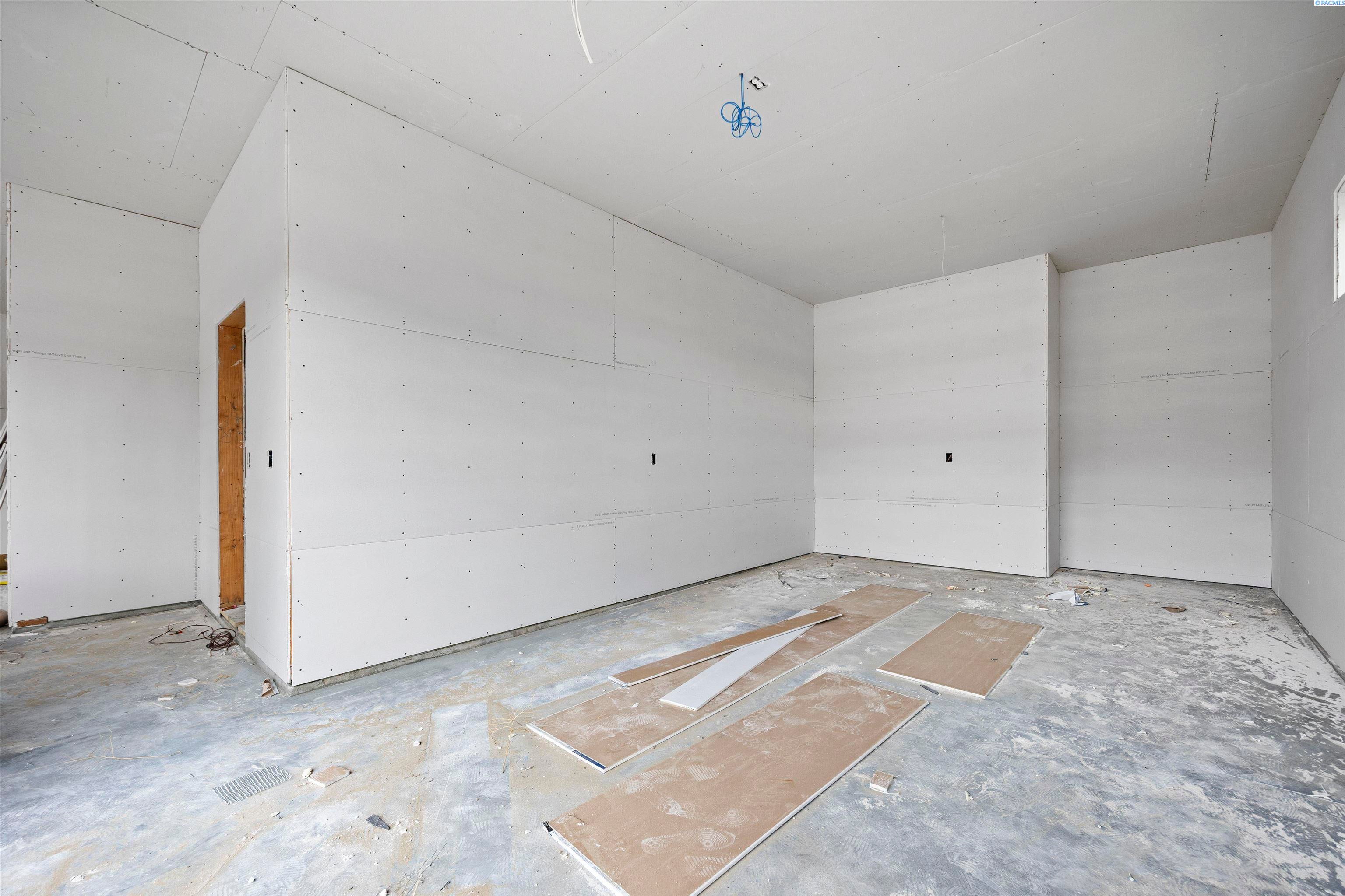 Pasco, Washington, 99301, United States, 4 Bedrooms Bedrooms, ,2 BathroomsBathrooms,Residential,For Sale,1978072