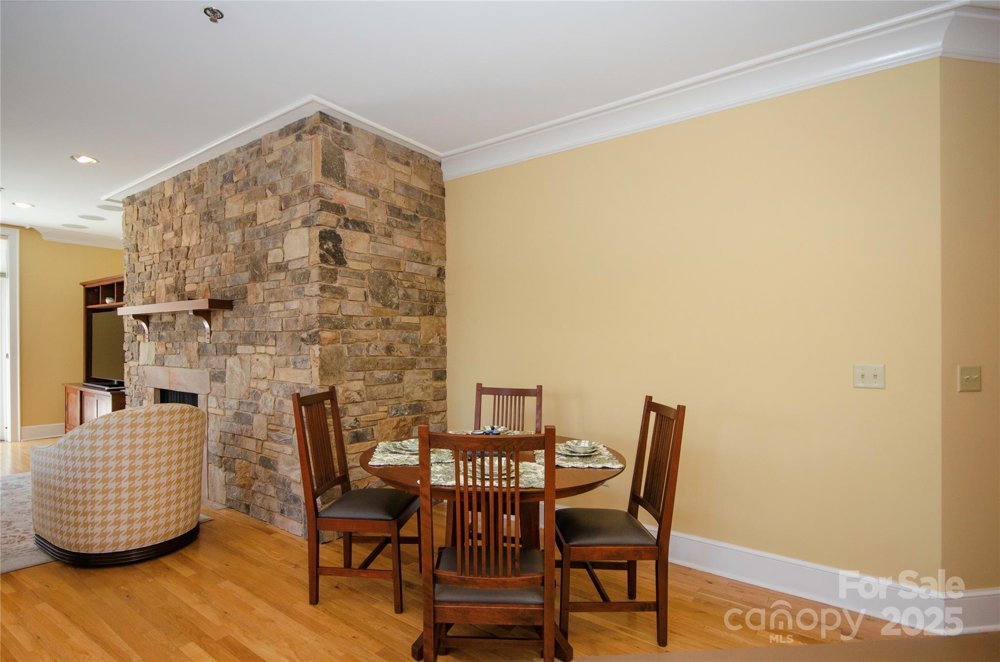 Asheville, North Carolina, 28801, United States, 2 Bedrooms Bedrooms, ,2 BathroomsBathrooms,Residential,For Sale,1827060
