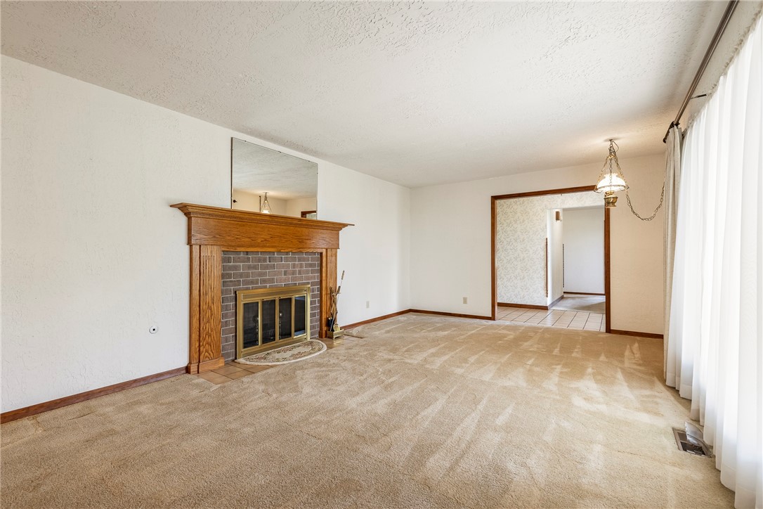 Lowell, Arkansas, 72745, United States, 4 Bedrooms Bedrooms, ,2 BathroomsBathrooms,Residential,For Sale,1932049