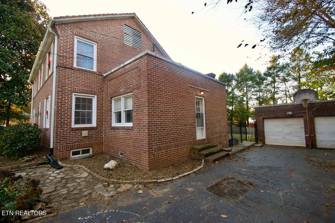 Maryville, Tennessee, 37803, United States, 4 Bedrooms Bedrooms, ,3 BathroomsBathrooms,Residential,For Sale,1989272