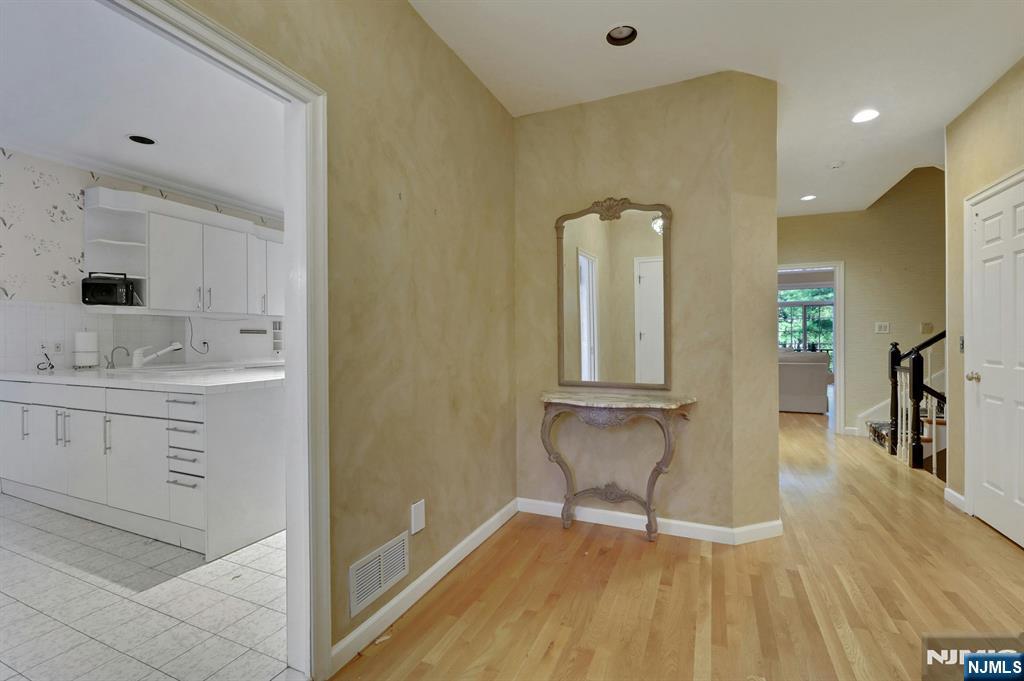 Park Ridge, New Jersey, 07656, United States, 3 Bedrooms Bedrooms, ,5 BathroomsBathrooms,Residential,For Sale,2001843