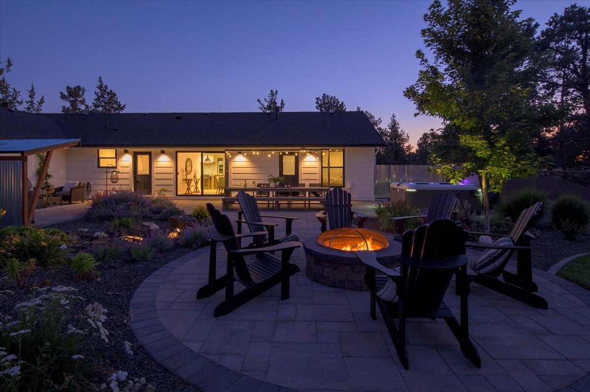 Redmond, Oregon, 97756, United States, 4 Bedrooms Bedrooms, ,3 BathroomsBathrooms,Residential,For Sale,1901092