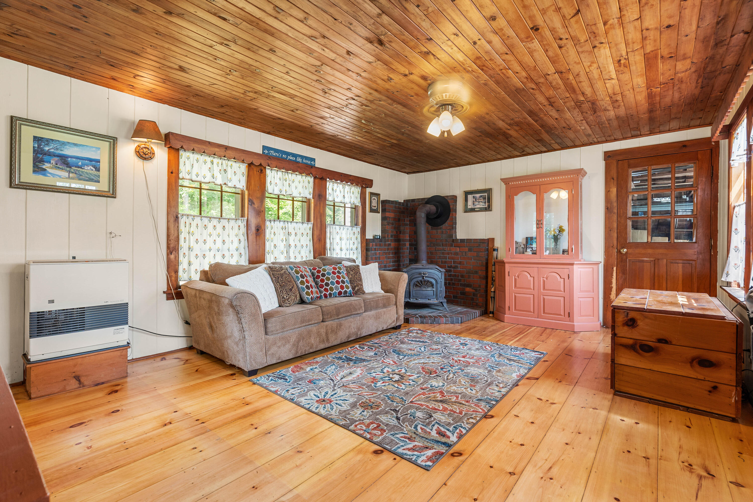 Alfred, Maine, 04002, United States, 3 Bedrooms Bedrooms, ,2 BathroomsBathrooms,Residential,For Sale,1896195