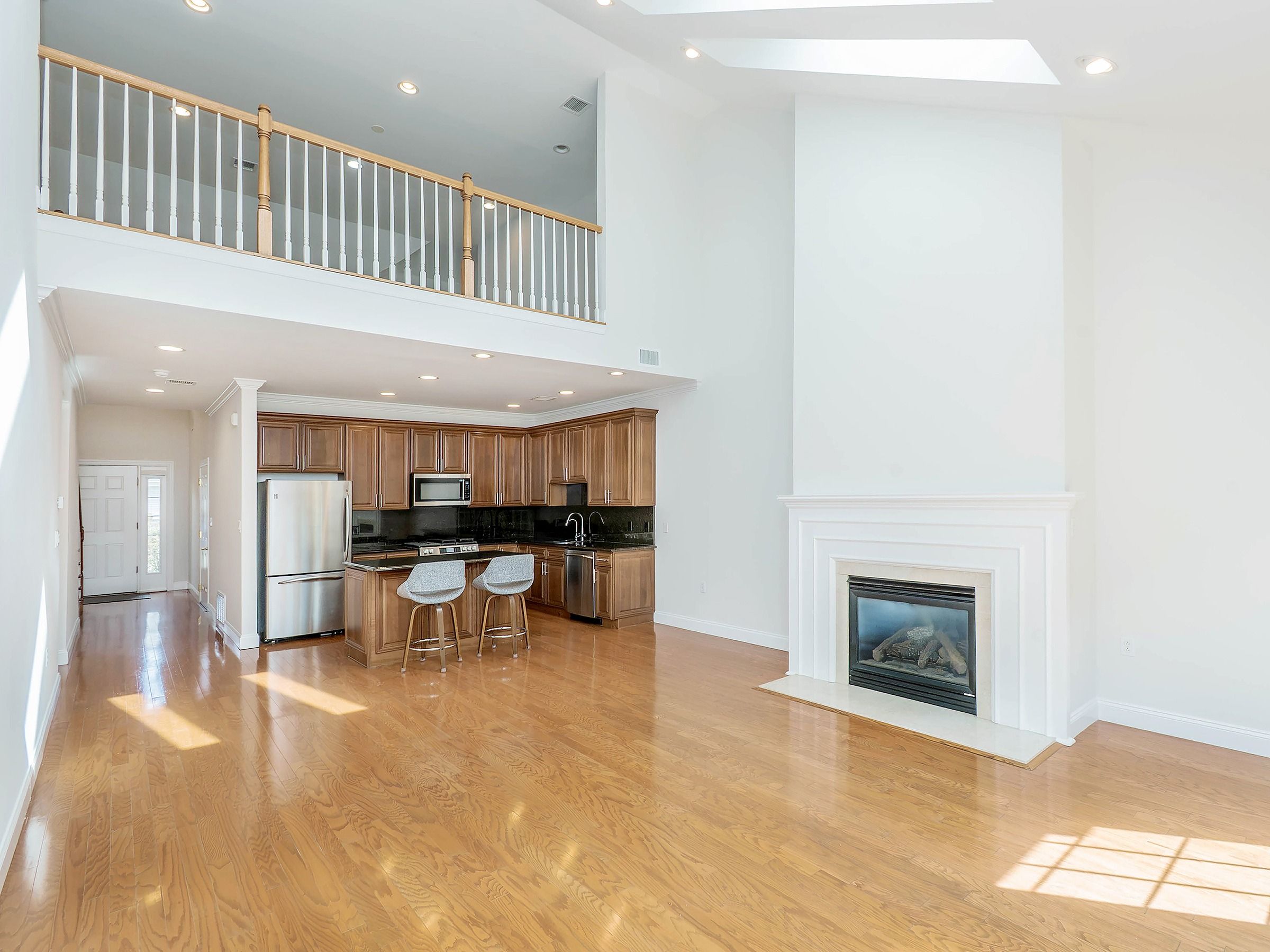  194 Pond View Drive, Port Washington, NY, 11050 - 物件實景