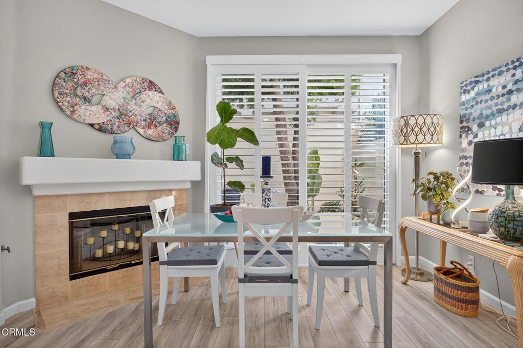 Moorpark, California, 93021, United States, 2 Bedrooms Bedrooms, ,3 BathroomsBathrooms,Residential,For Sale,1989466