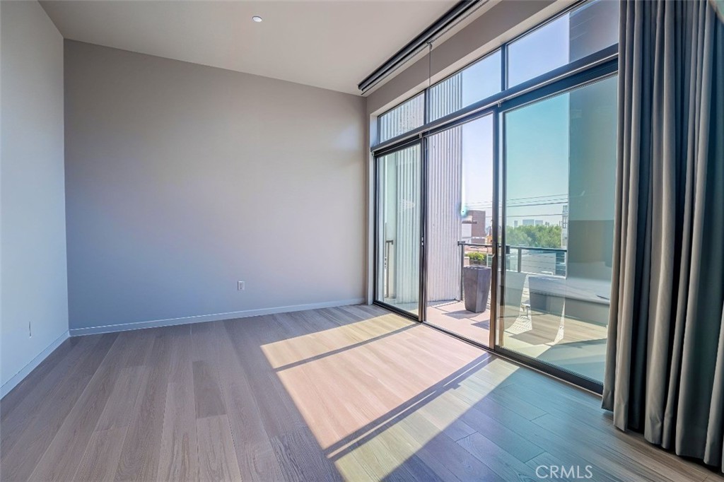 West Hollywood, California, 90046, United States, 1 Bedroom Bedrooms, ,2 BathroomsBathrooms,Residential,For Sale,1913666