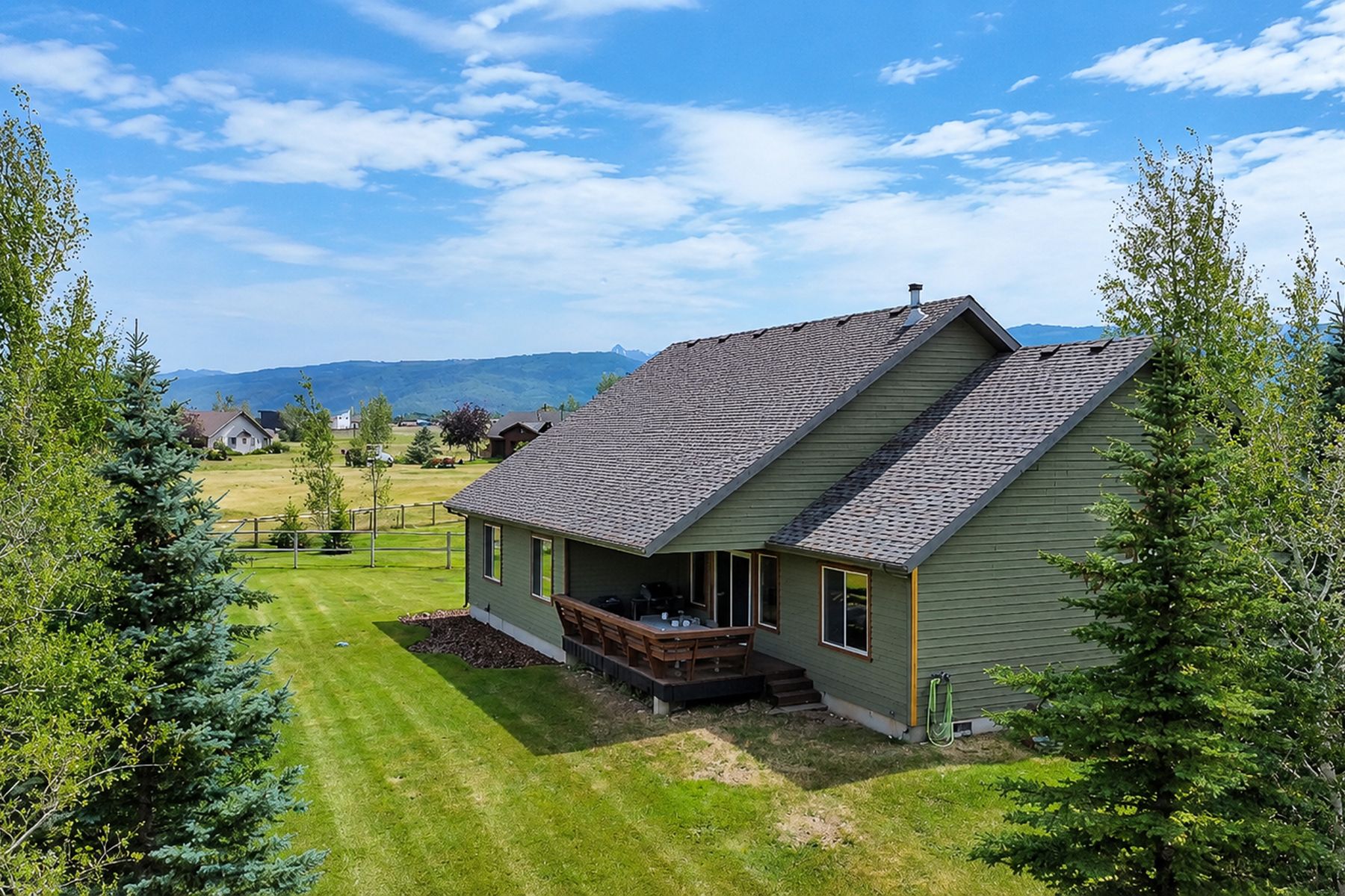  Charming Vaulted-Ceiling Ranch in River Meadows - 物件實景
