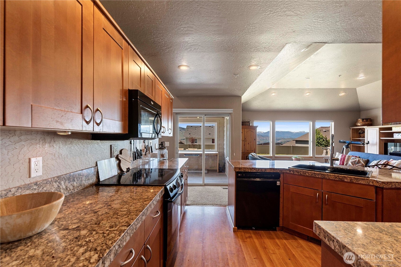 East Wenatchee, Washington, 98802, United States, 3 Bedrooms Bedrooms, ,3 BathroomsBathrooms,Residential,For Sale,1805668