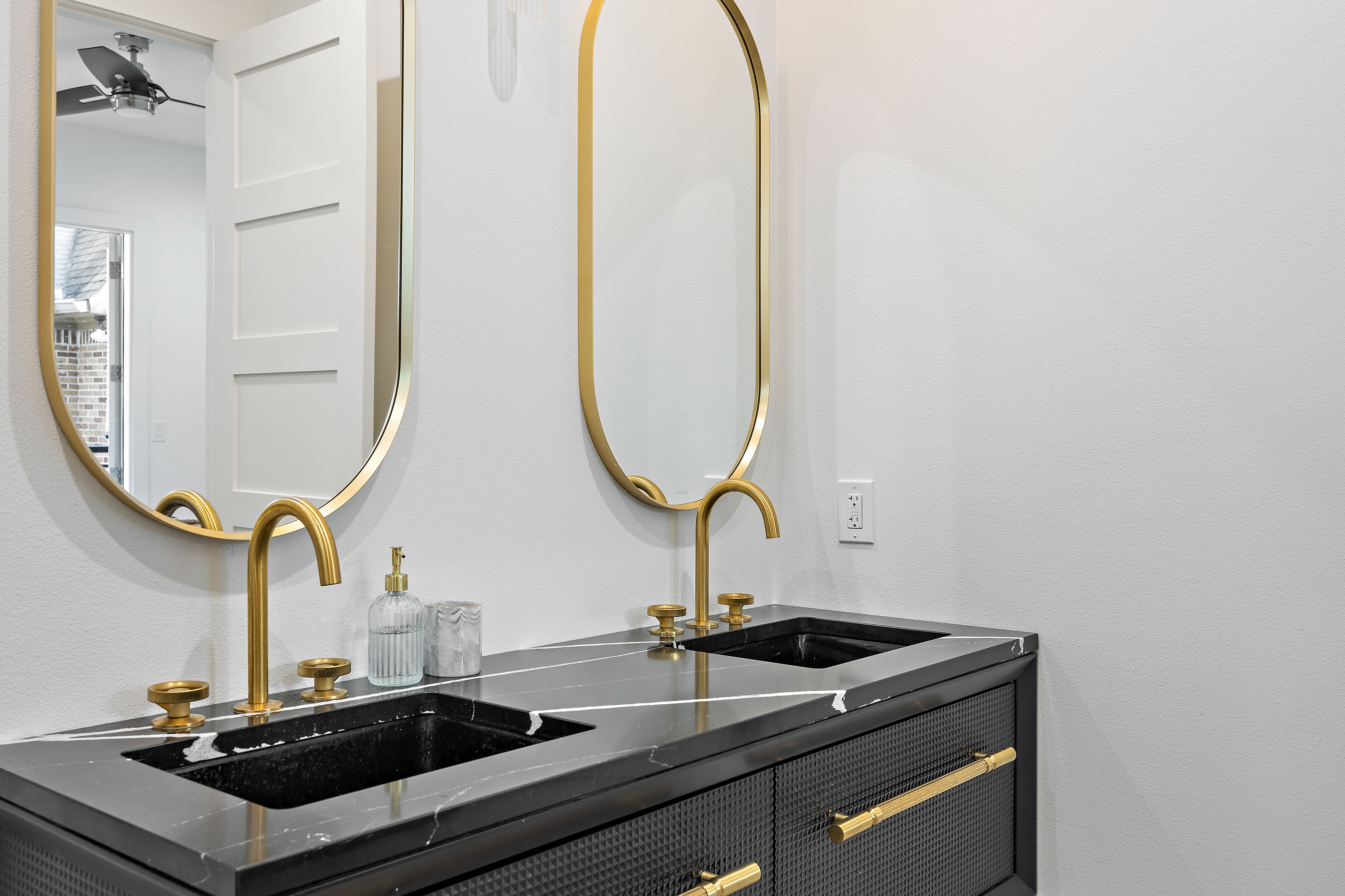  A private, gated Travis Heights retreat steps from Lady Bird Lake - 物件實景