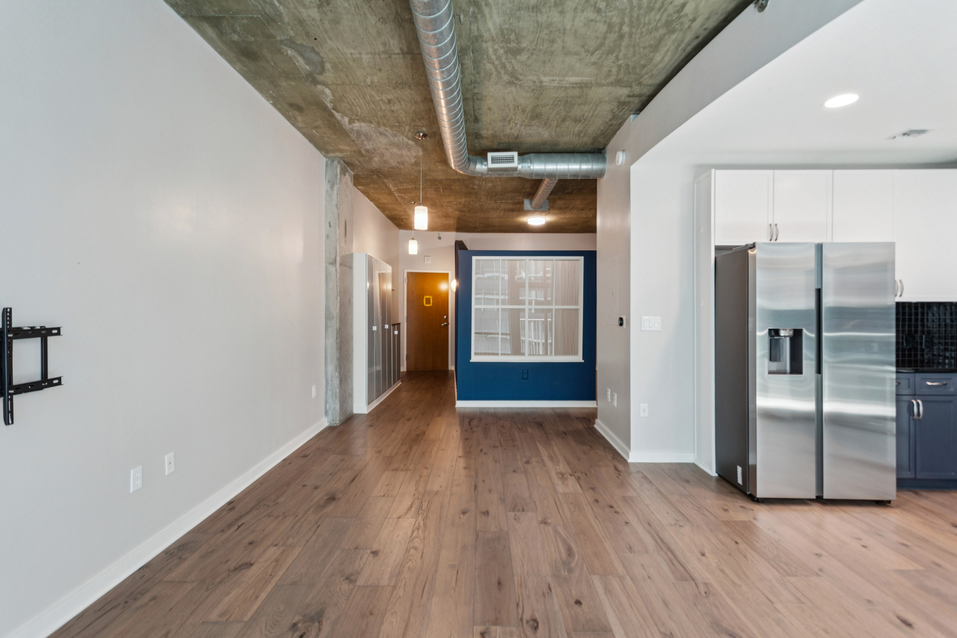  Updated Midtown Condo with Floor-To-Ceiling Windows - 物件實景