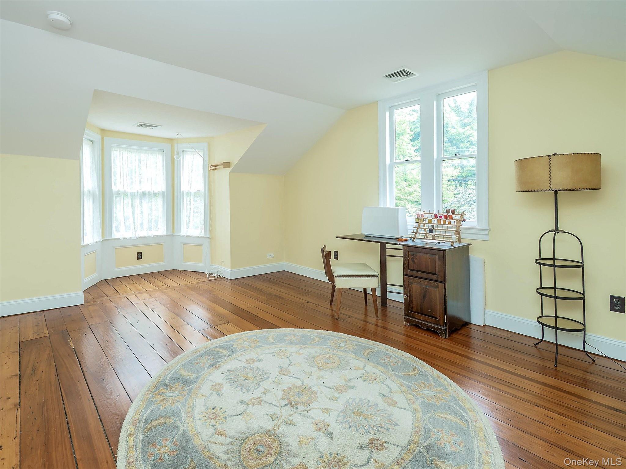  130 Mott Avenue, Roslyn, NY, 11576 - 物件實景