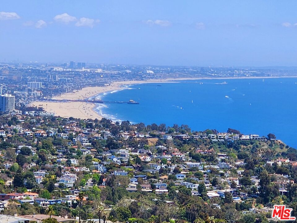 Pacific Palisades, California, 90272, United States, 4 Bedrooms Bedrooms, ,2 BathroomsBathrooms,Residential,For Sale,1770890