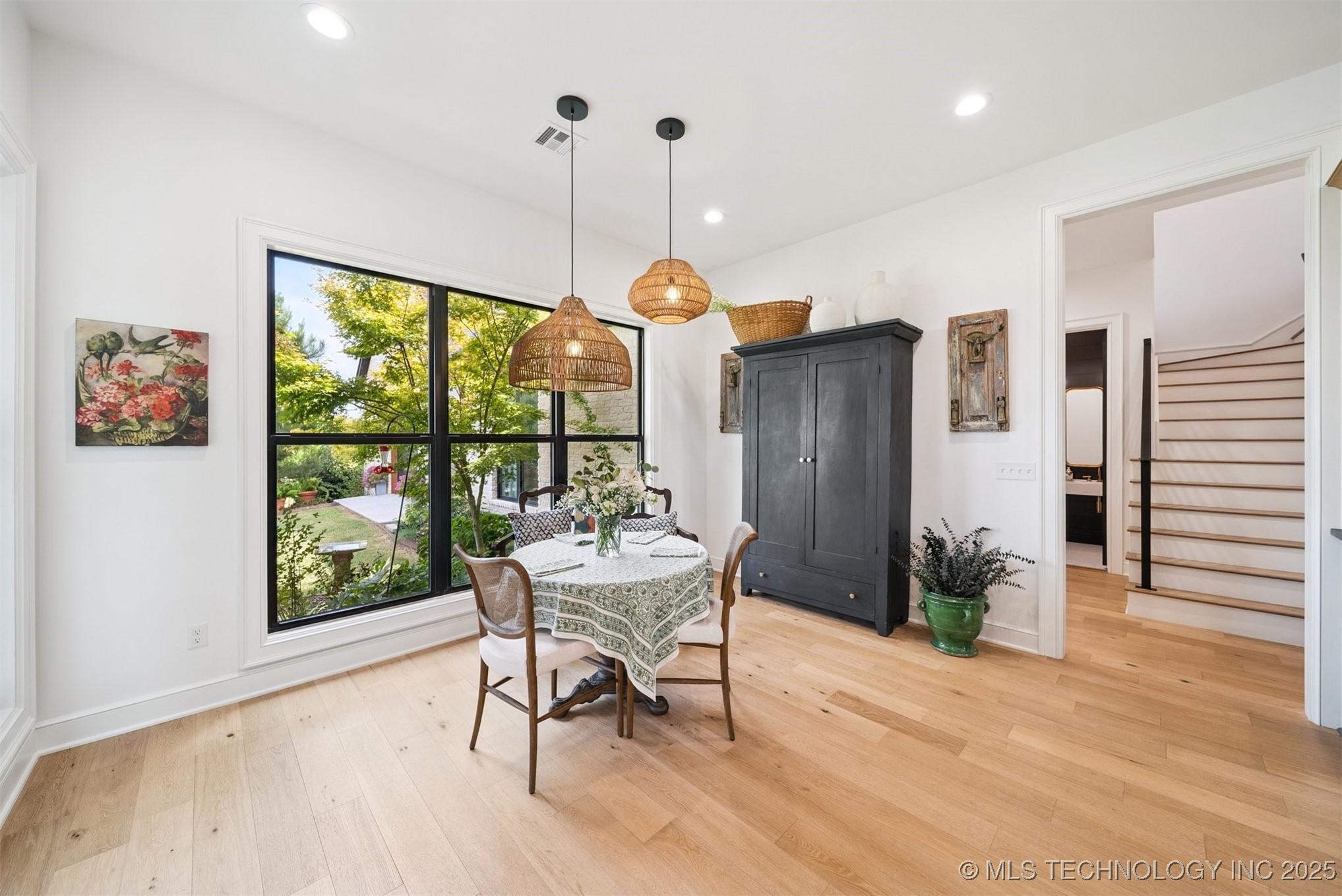 Broken Arrow, Oklahoma, 74014, United States, 4 Bedrooms Bedrooms, ,4 BathroomsBathrooms,Residential,For Sale,1983128