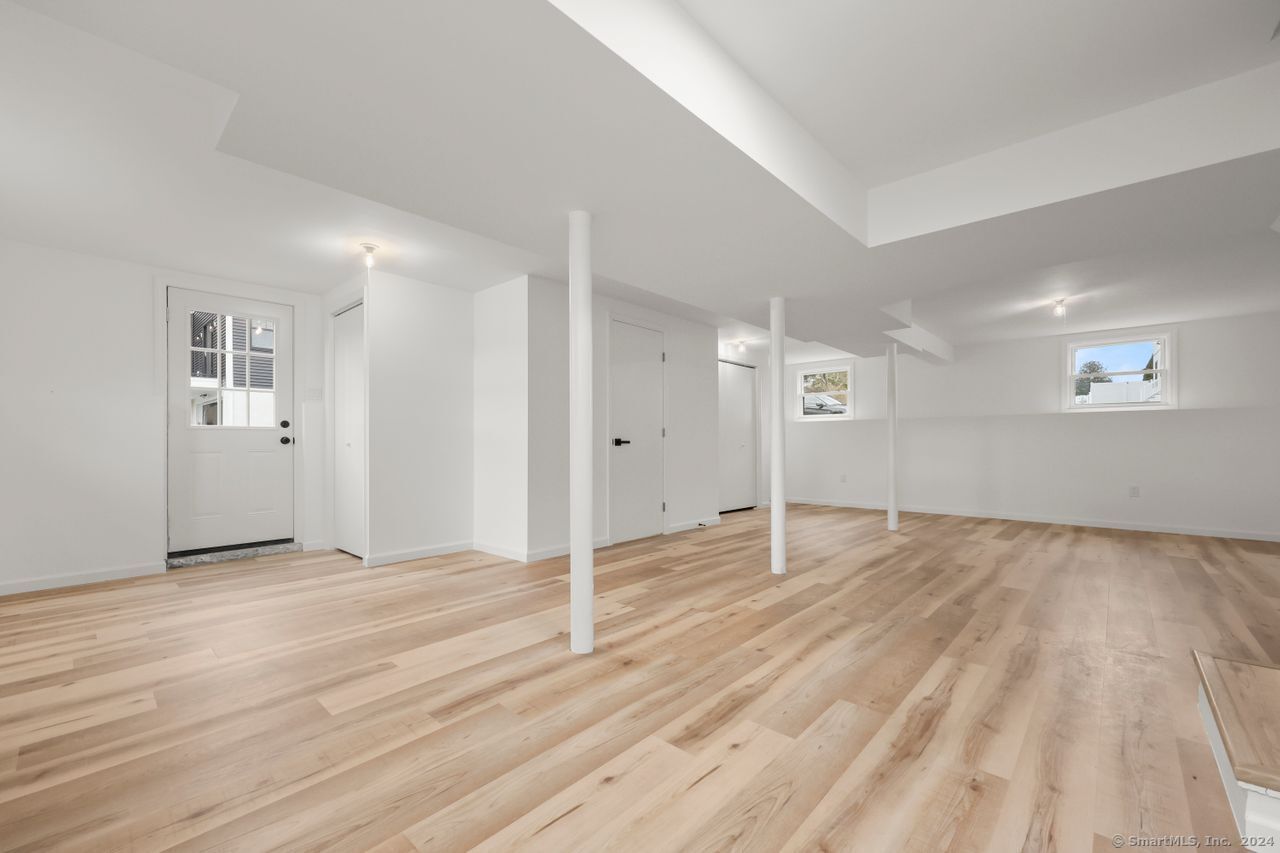 Milford, Connecticut, 06460, United States, 5 Bedrooms Bedrooms, ,3 BathroomsBathrooms,Residential,For Sale,1913239