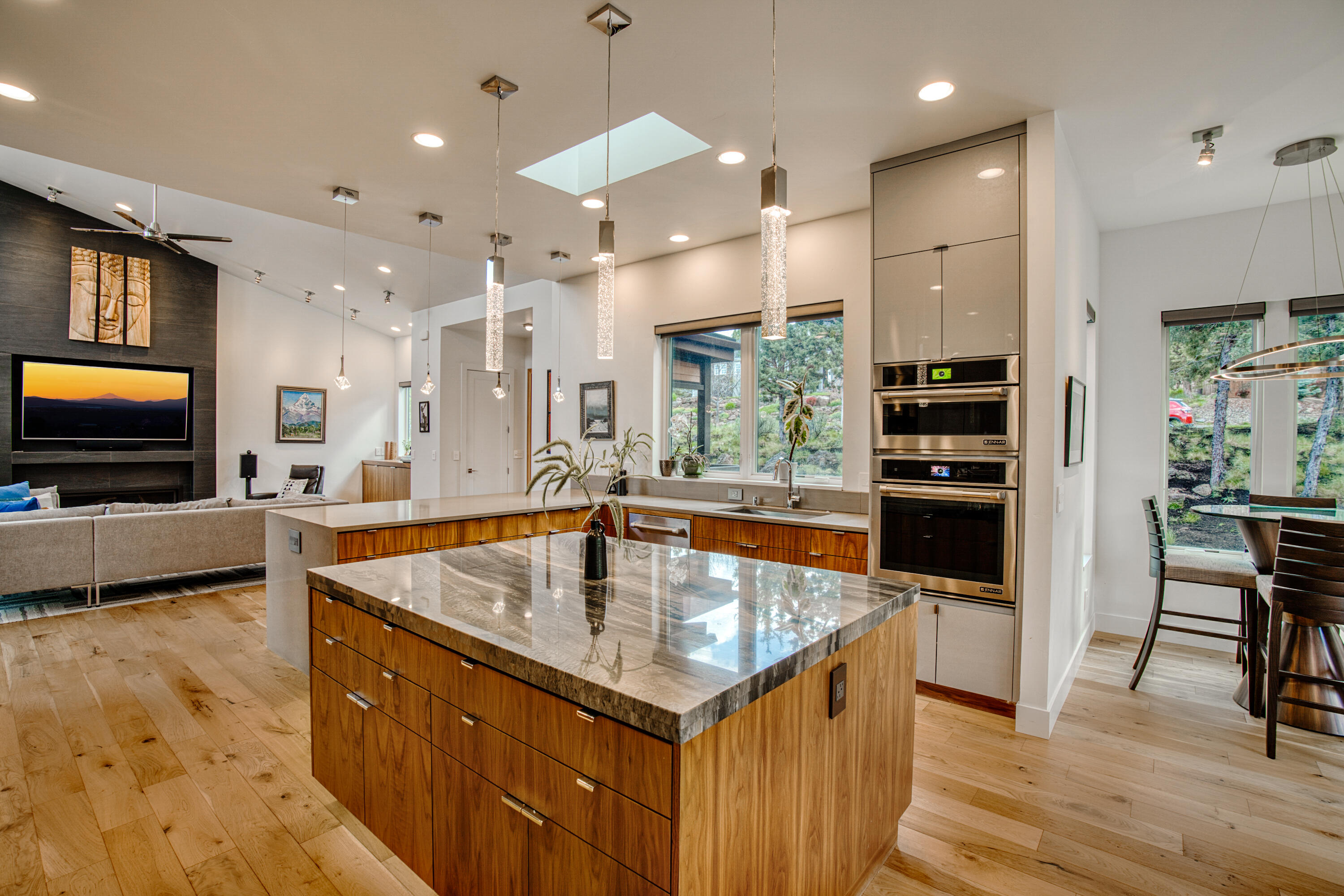 Bend, Oregon, 97703, United States, 3 Bedrooms Bedrooms, ,3 BathroomsBathrooms,Residential,For Sale,1826383