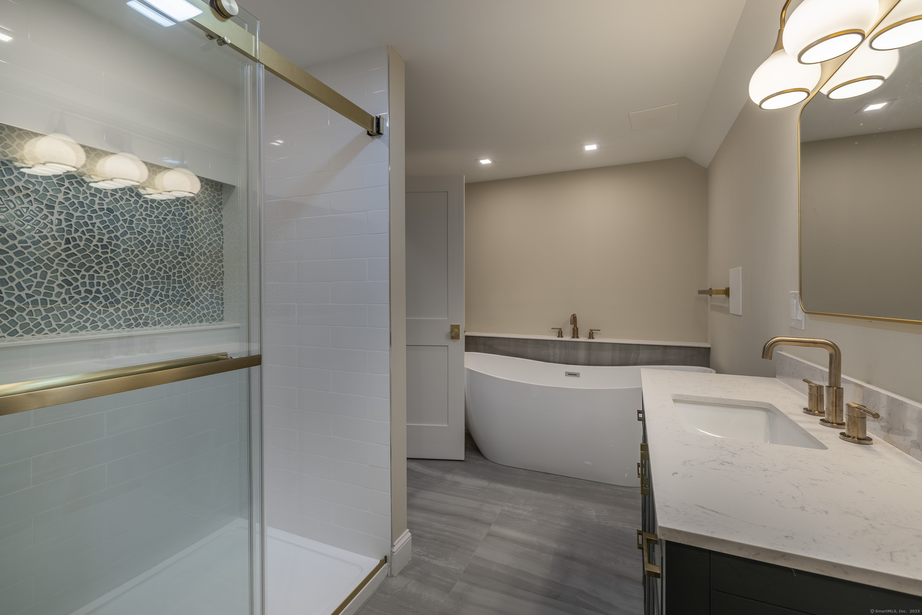 Brookfield, Connecticut, 06804, United States, 3 Bedrooms Bedrooms, ,4 BathroomsBathrooms,Residential,For Sale,1940398