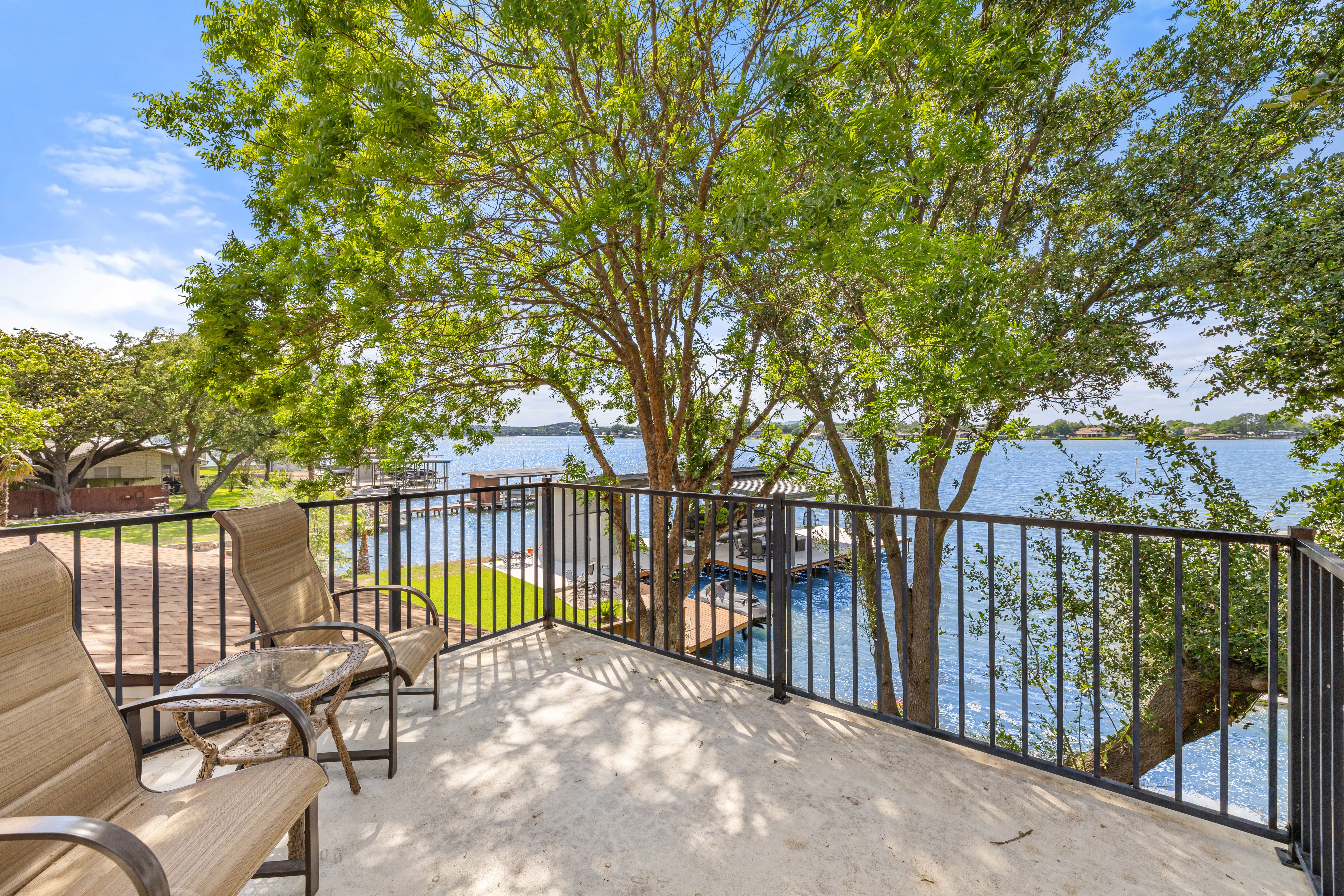  402 S. Shorewood Dr on Lake LBJ - 物件實景