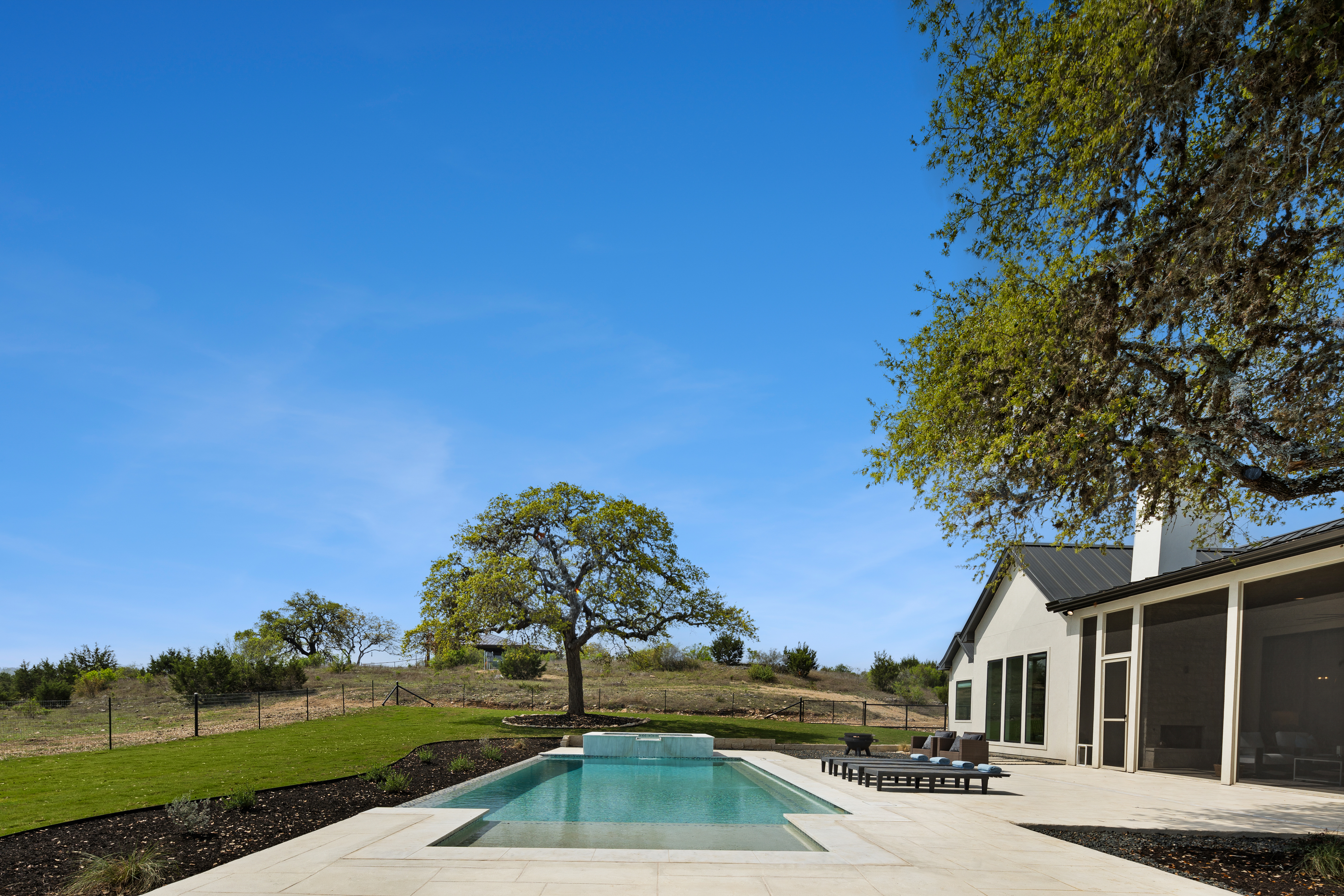  Private 15-Acre Estate with Modern Design and Scenic Hill Country Views - 物件實景
