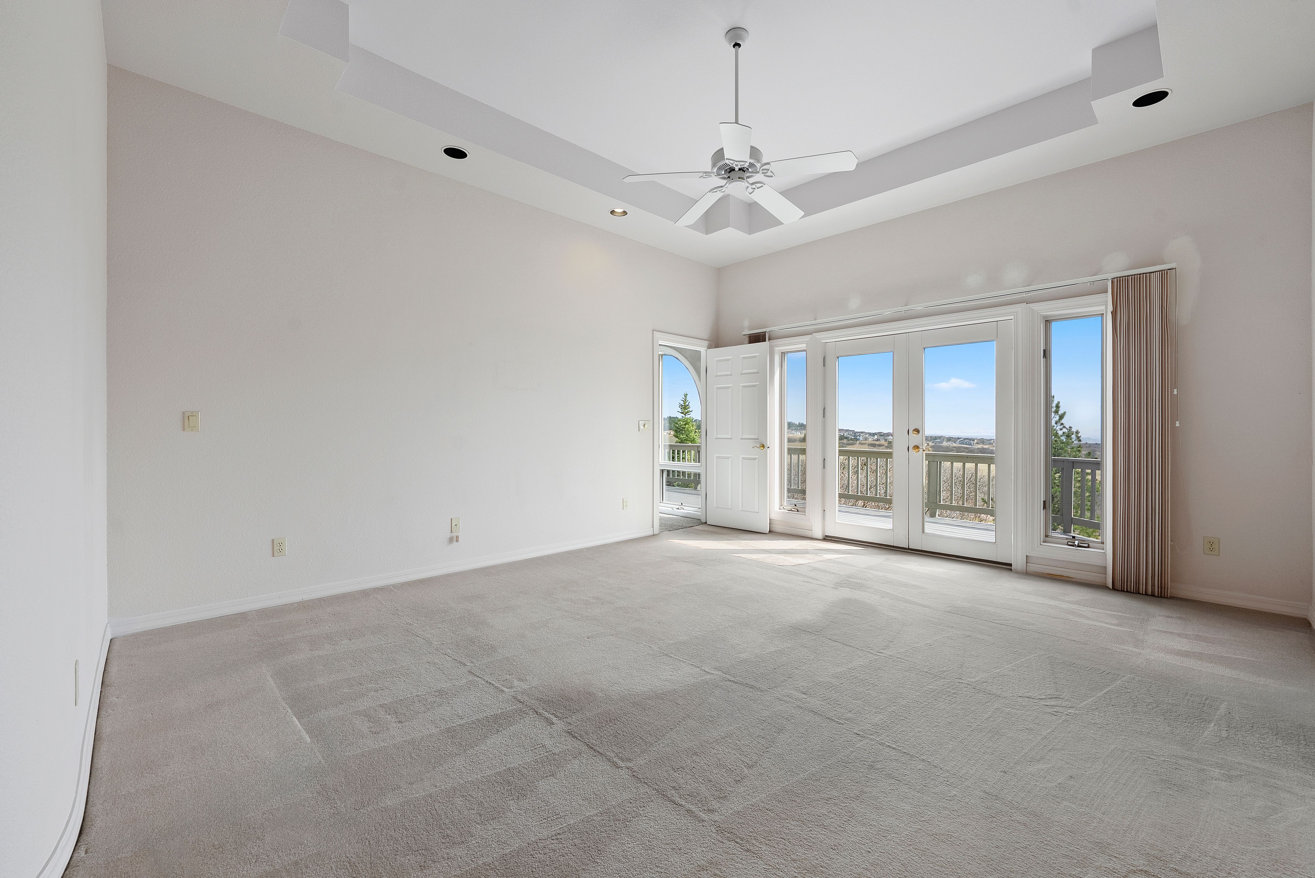  Bright & Spacious Ranch Home with Scenic Views - 物件實景