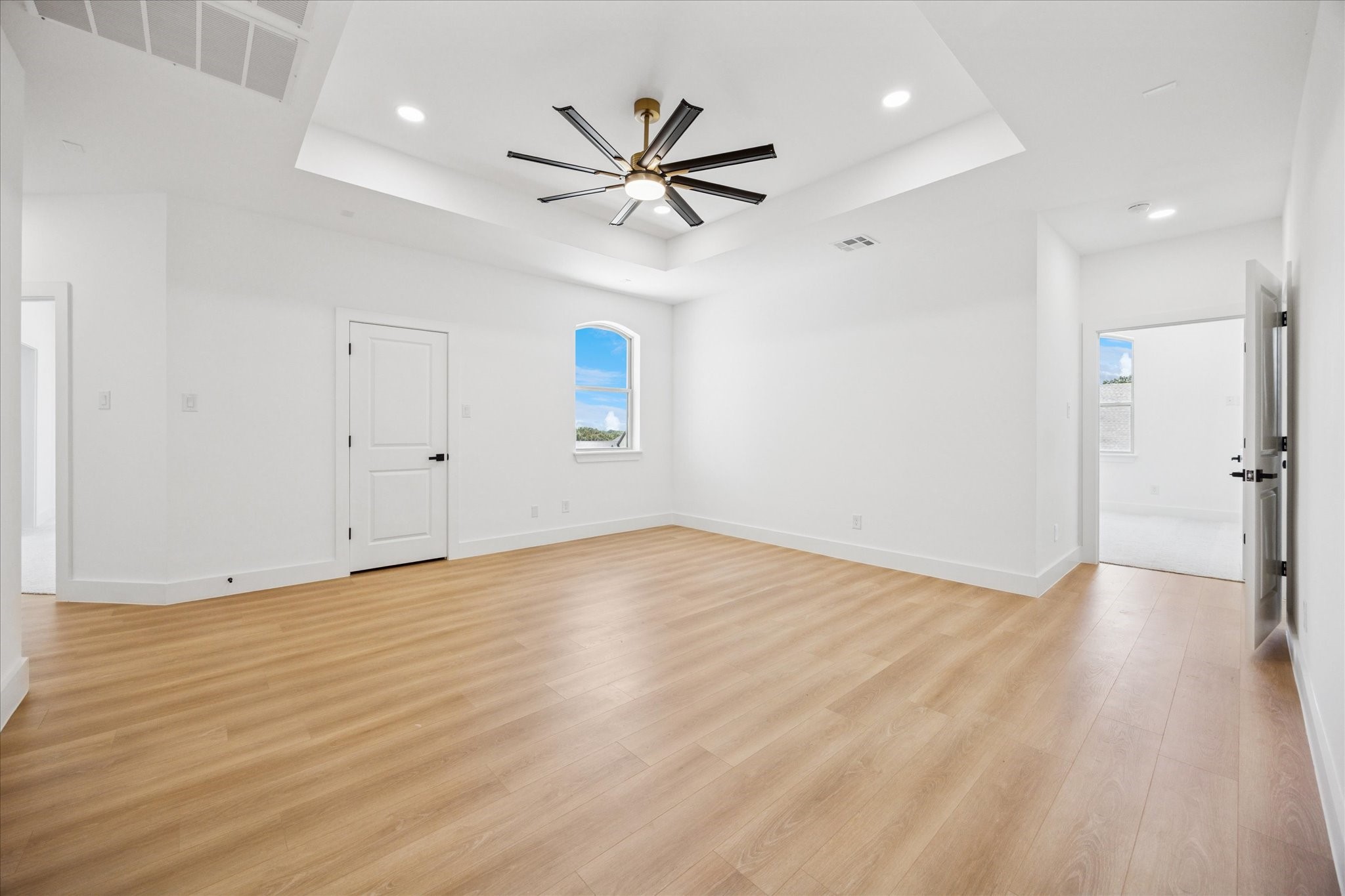North Richland Hills, Texas, 76182, United States, 5 Bedrooms Bedrooms, ,5 BathroomsBathrooms,Residential,For Sale,1896745