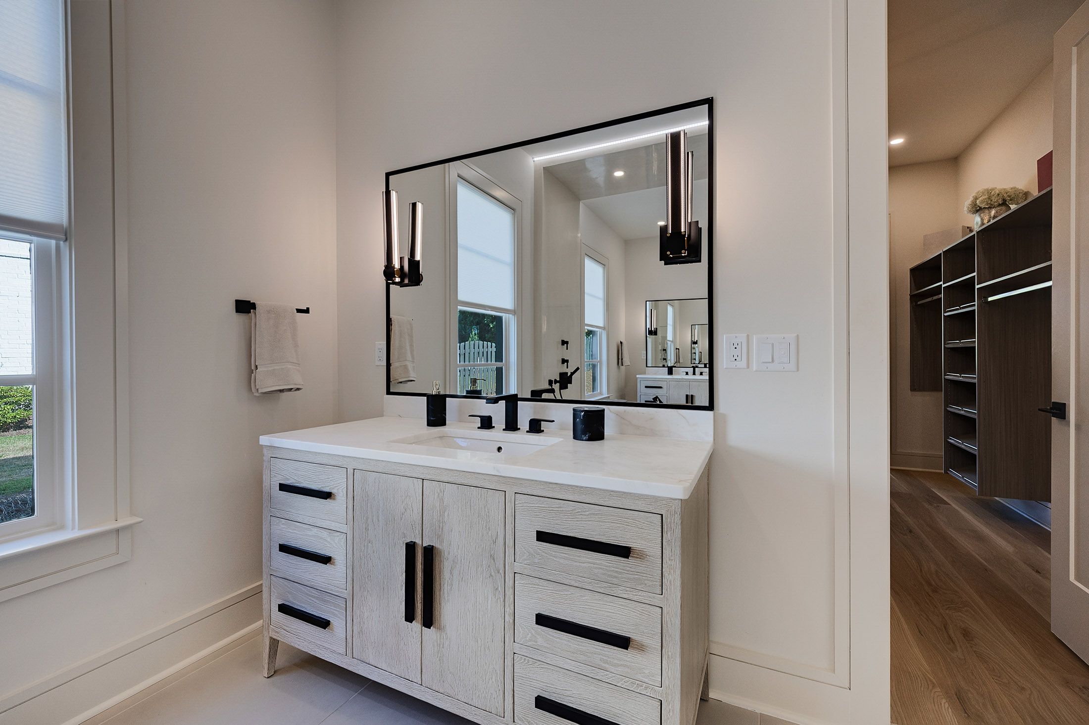  Striking Contemporary Design and Thoughtful Craftsmanship - 物件實景