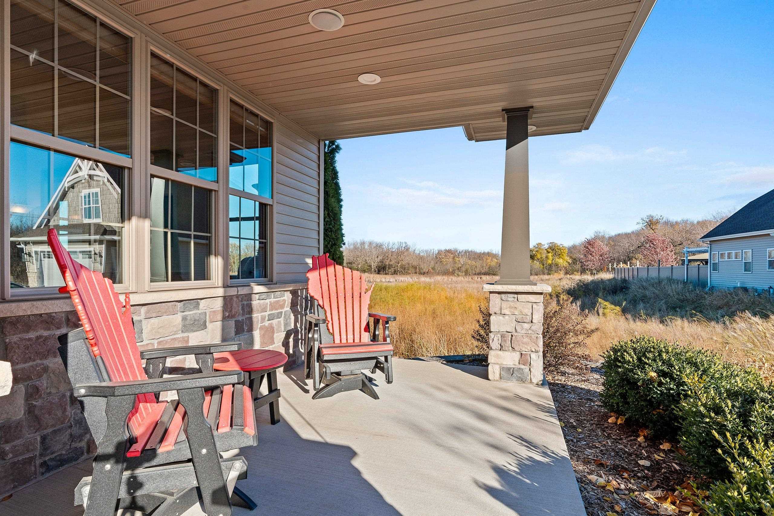 NEENAH, Wisconsin, 54956, United States, 3 Bedrooms Bedrooms, ,3 BathroomsBathrooms,Residential,For Sale,1986561