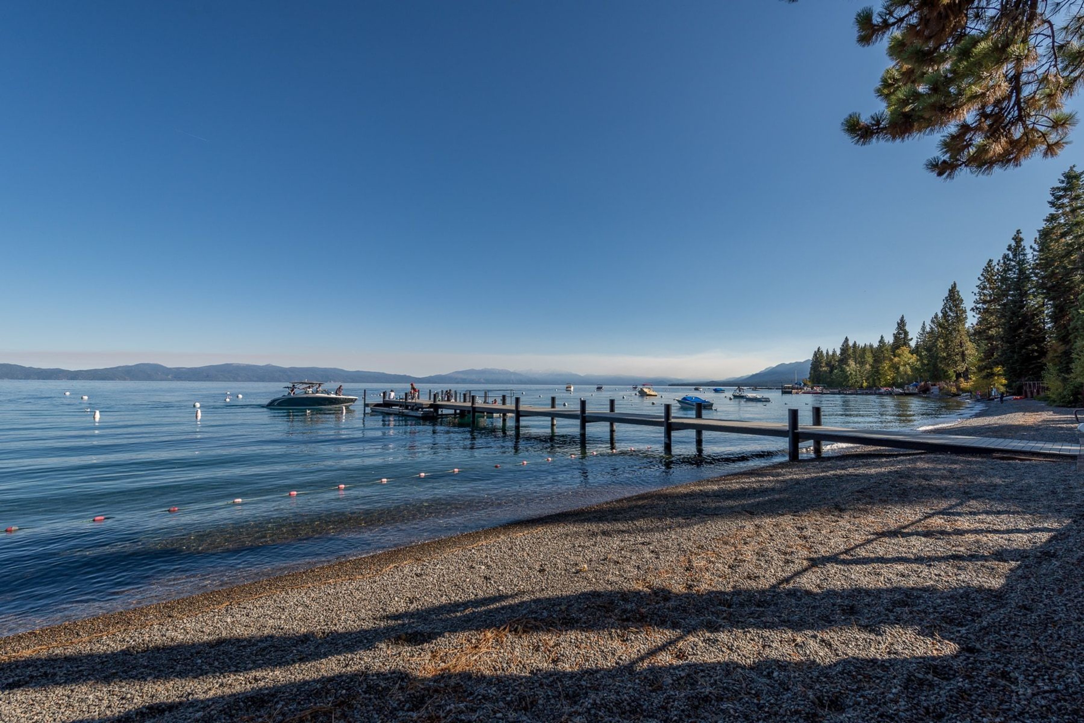  Lake Tahoe Views with Private Pier & Buoy Access - 物件實景