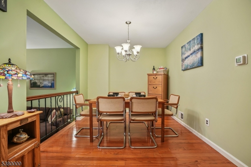 Edison Twp., New Jersey, 08820, United States, 2 Bedrooms Bedrooms, ,2 BathroomsBathrooms,Residential,For Sale,1926021